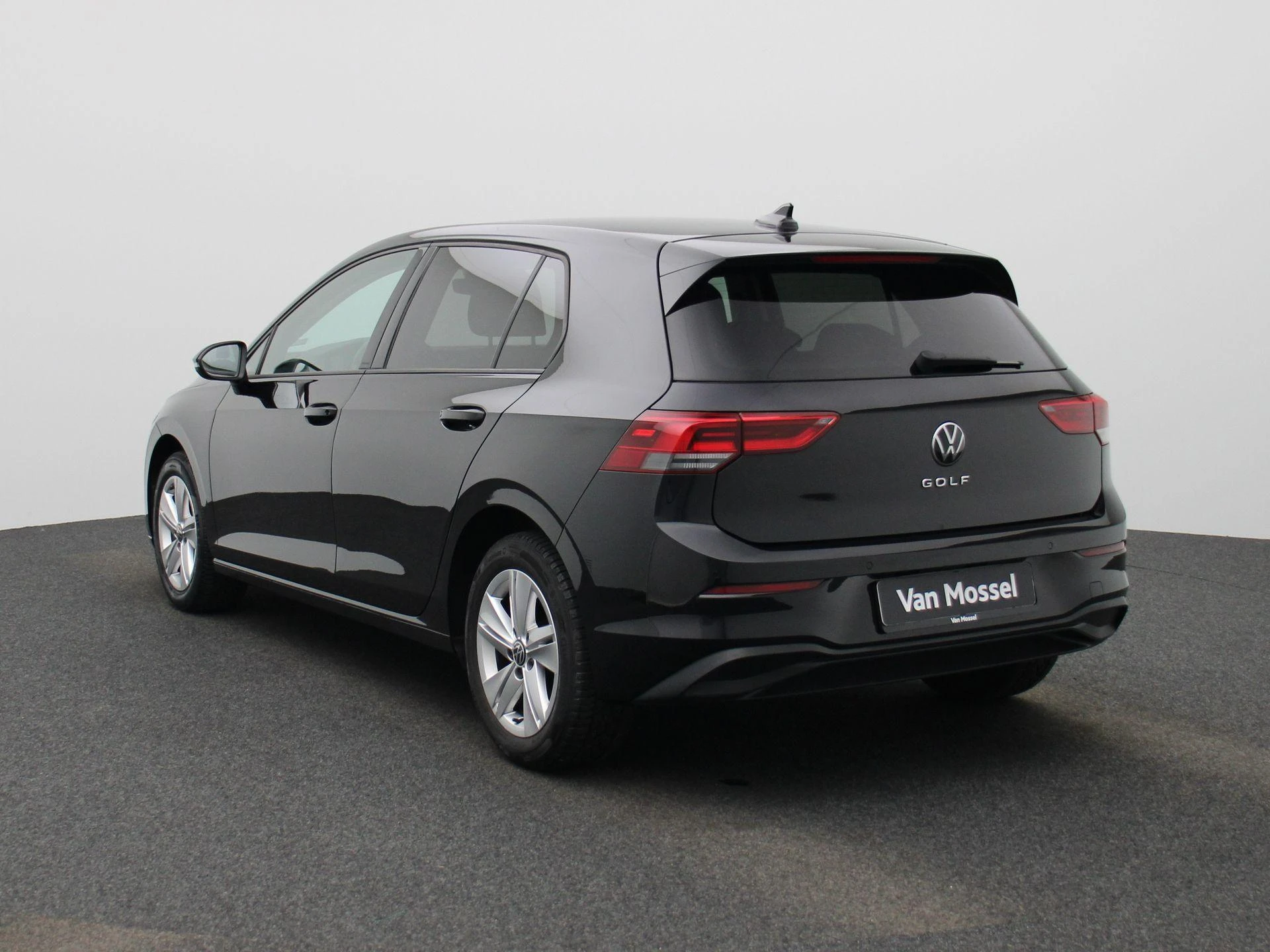 Volkswagen-Golf-image-1