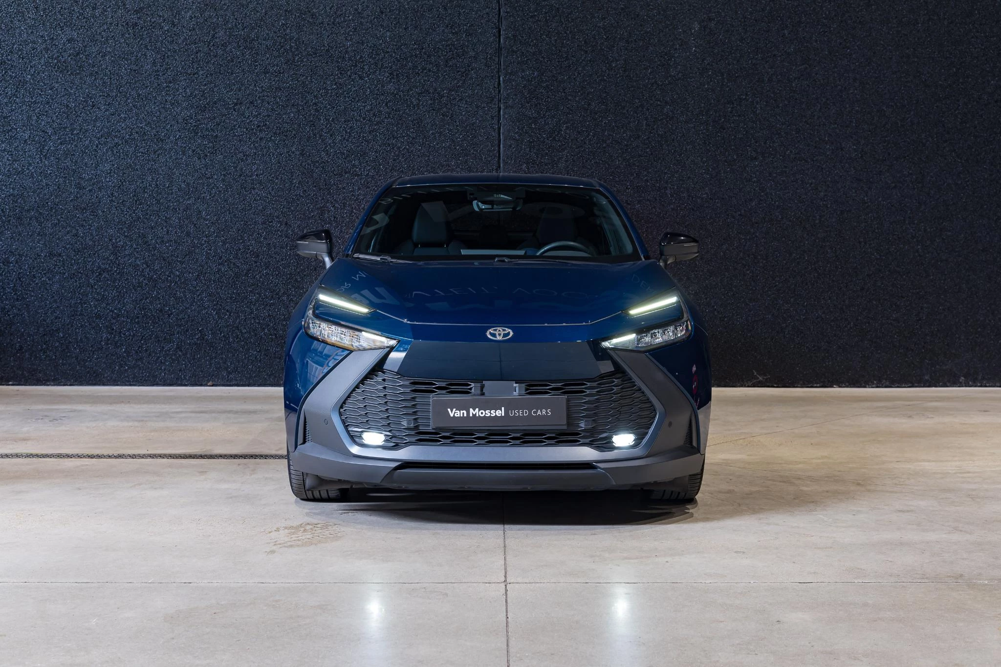 Toyota C-HR 1.8 VVT i-Hybrid C-Lub Mono-Tone E-CVT