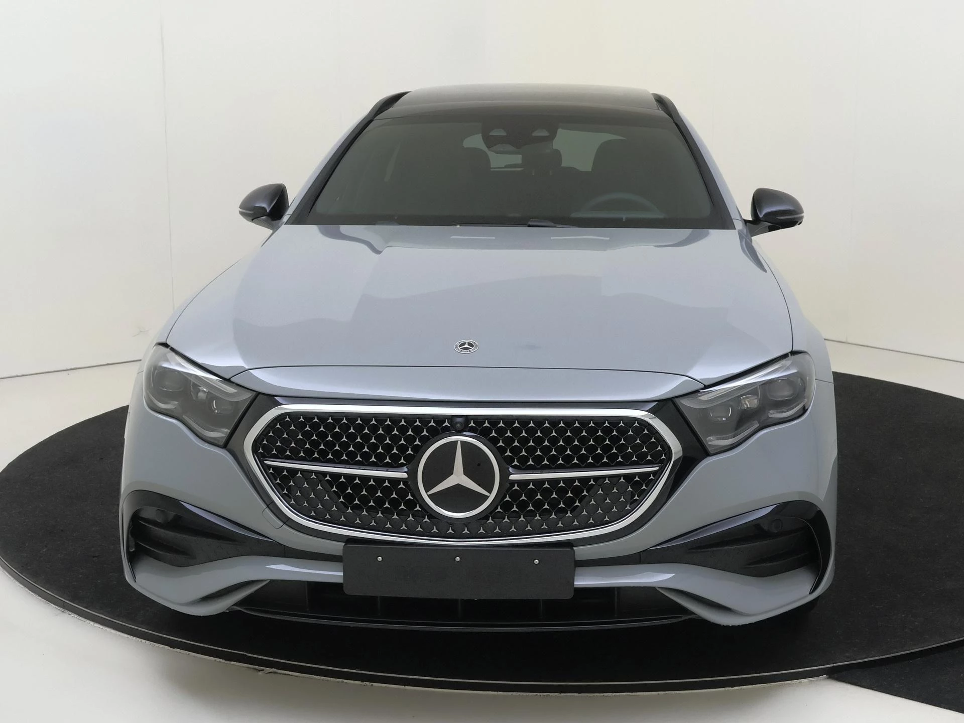 Mercedes-Benz-E-Klasse-image-4
