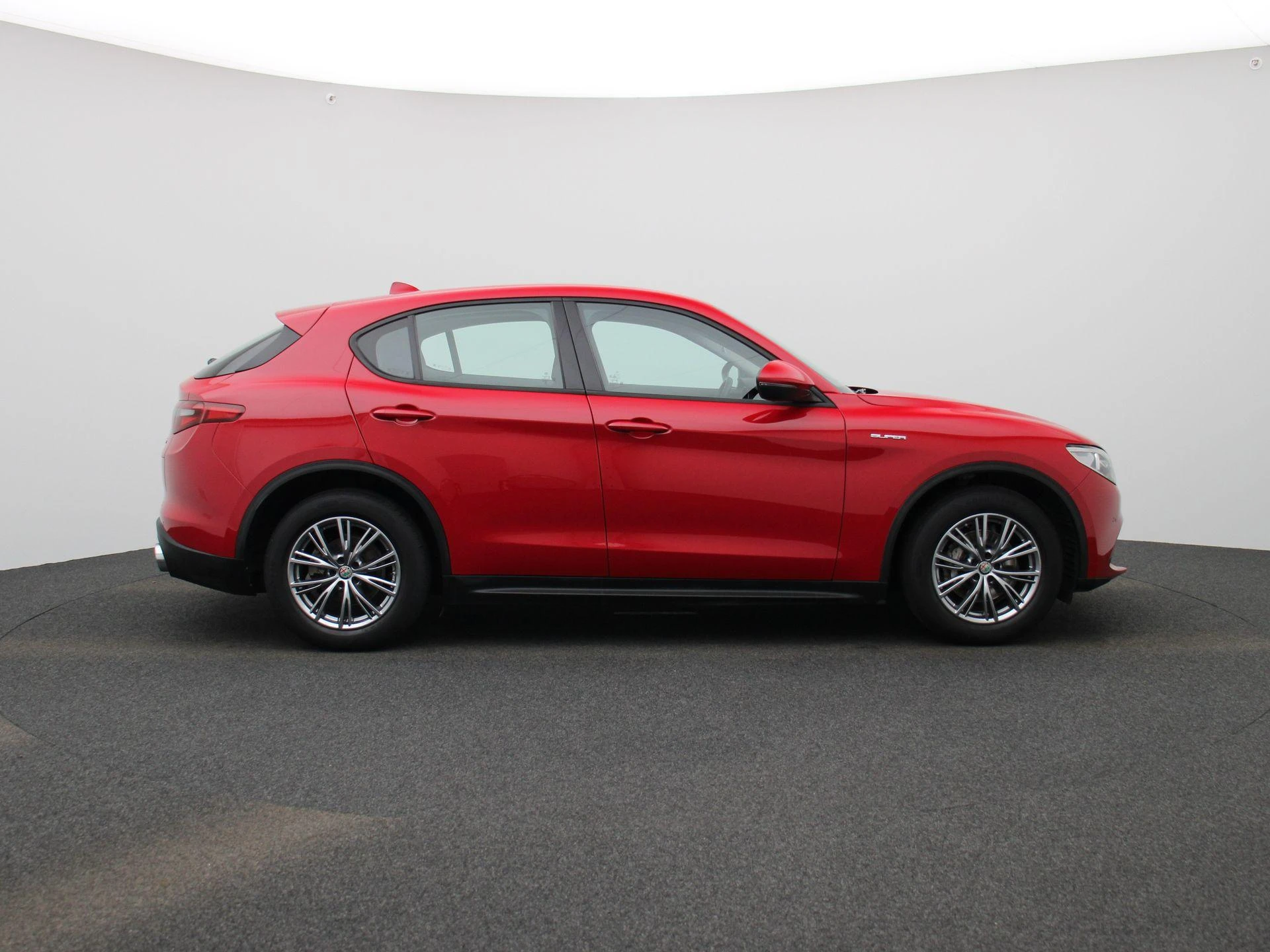 Alfa Romeo-Stelvio-image-5