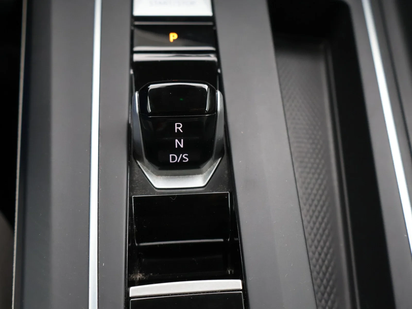 Volkswagen Golf VIII SW Golf 1.0eTSI Life 110PK *AUTOMAAT*LANE-ASSIST*ACC*PDC*APP-CONNECT*...*