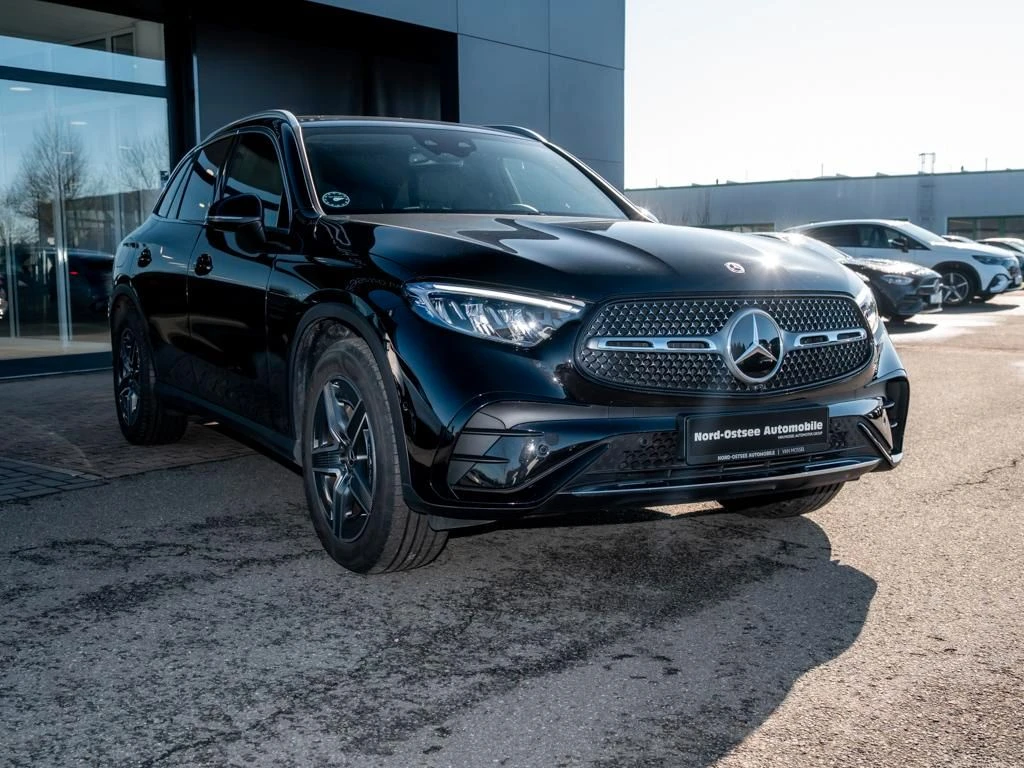 Mercedes-Benz-GLC 300 d-image-4