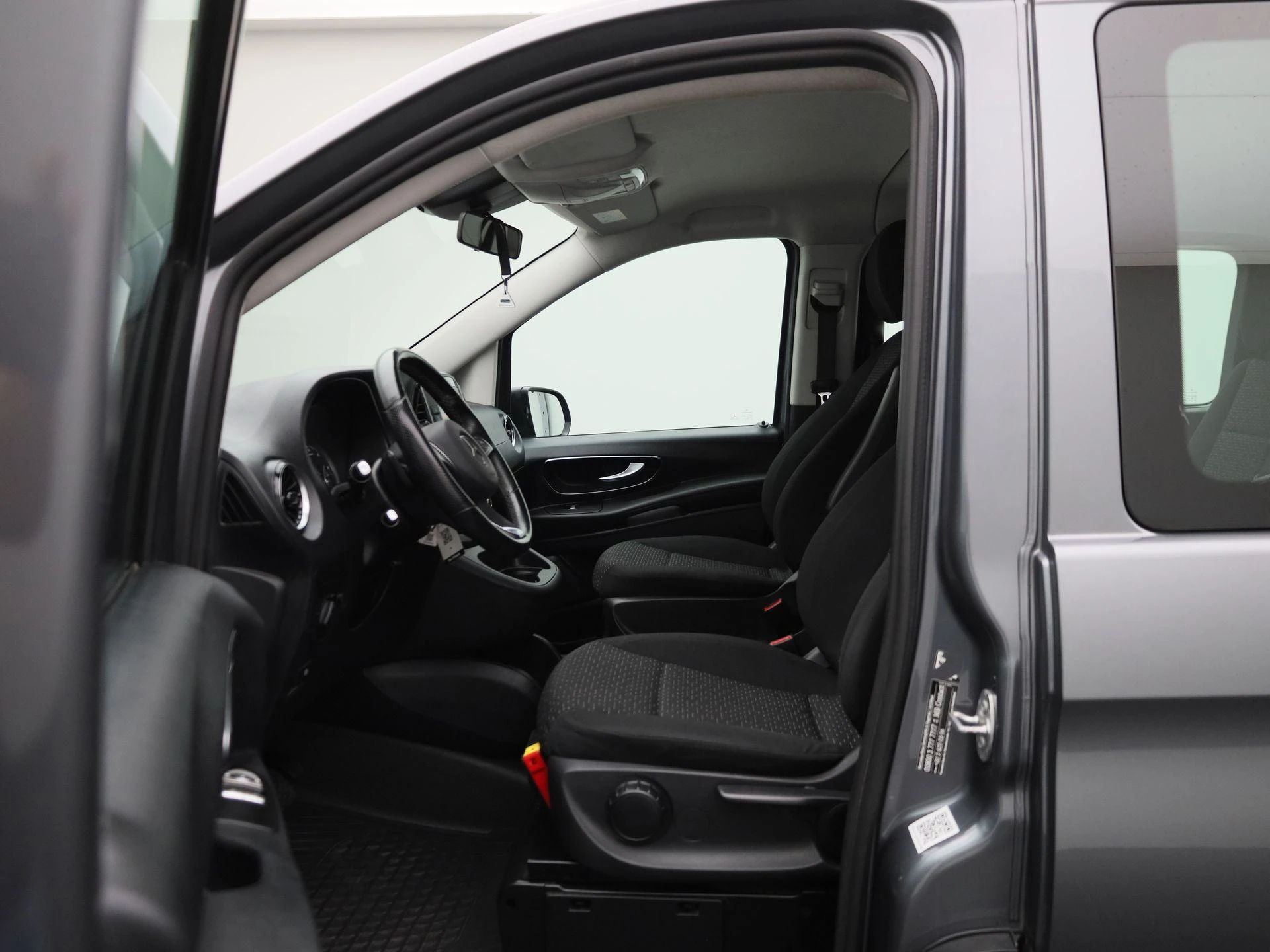 Mercedes-Benz-Vito-image-8