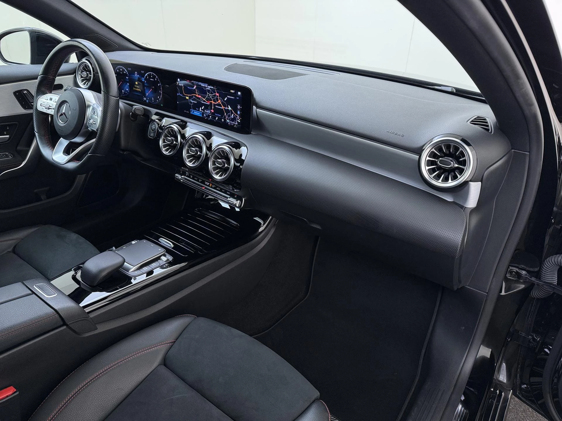 Mercedes-Benz-A-Klasse-image-10