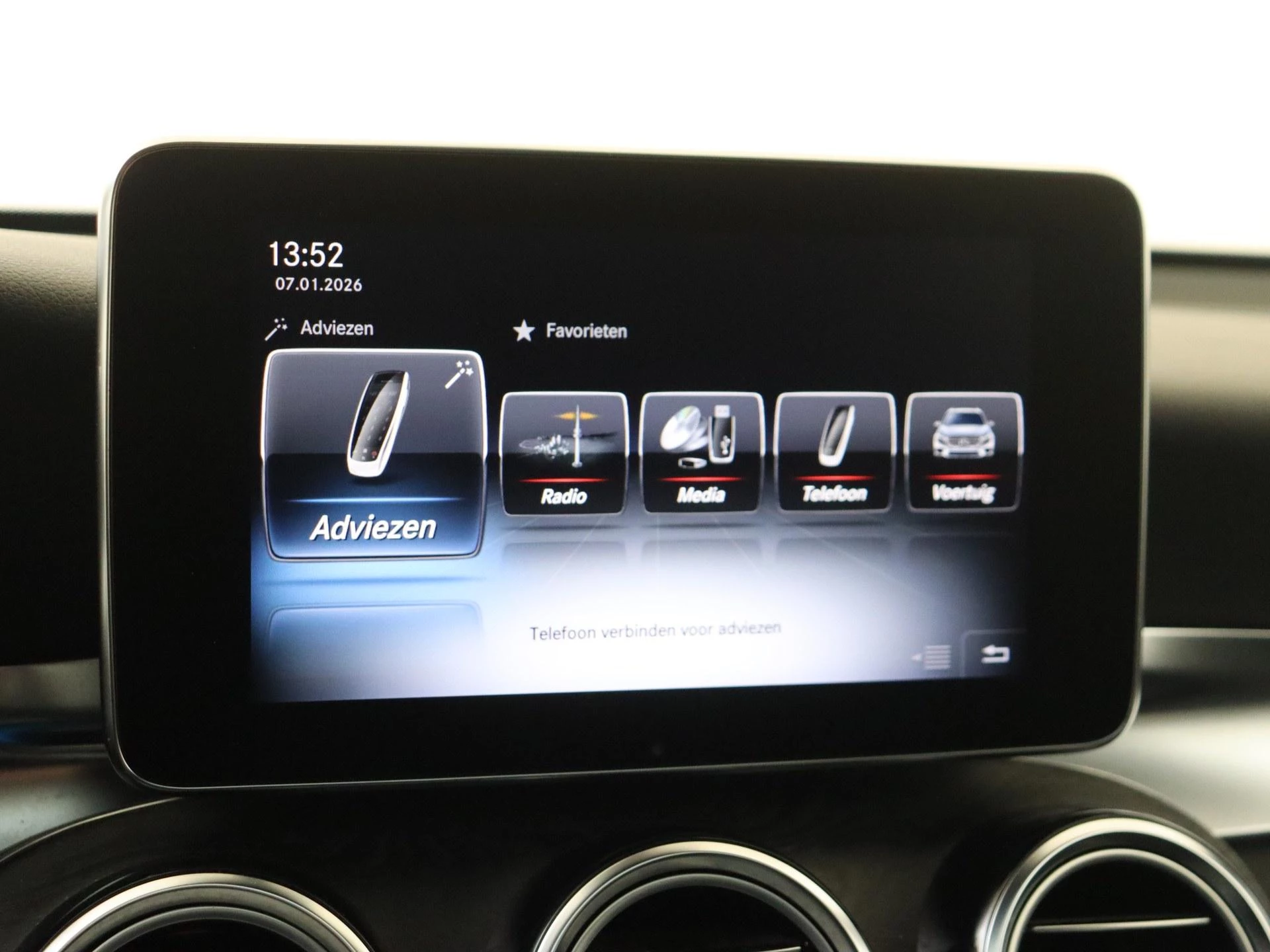 Mercedes-Benz-GLC-image-17