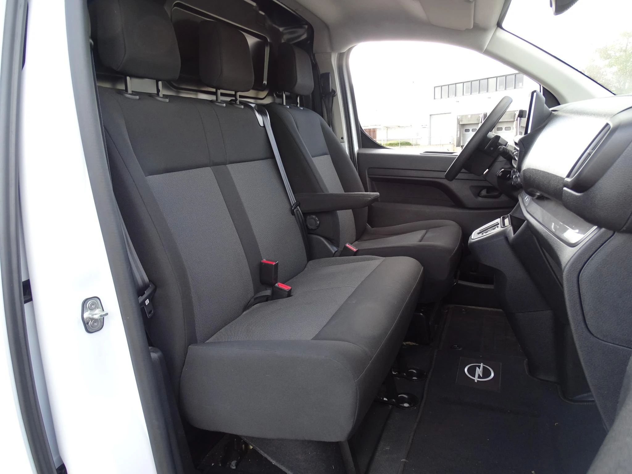 Opel-Vivaro-image-15