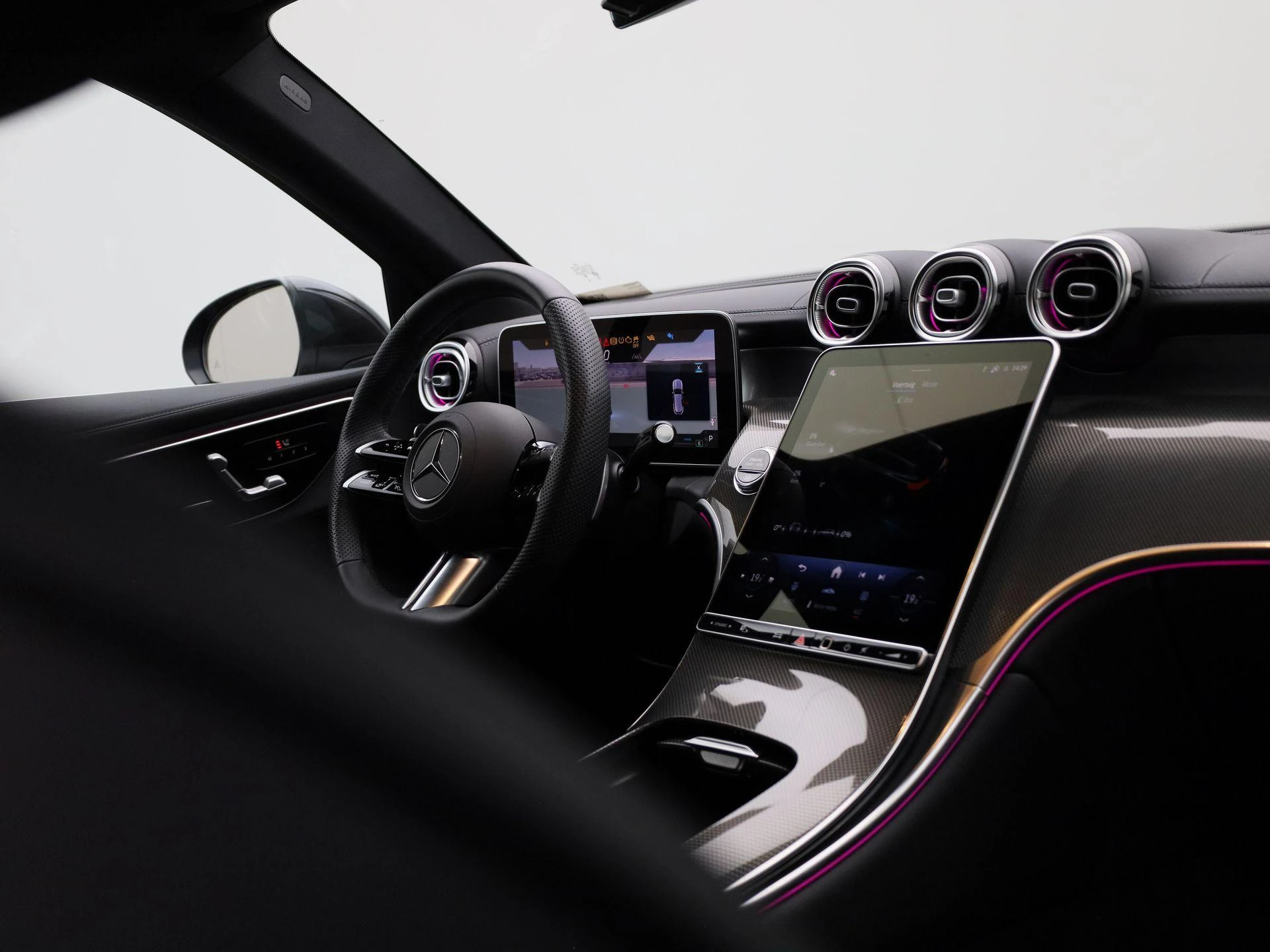 Mercedes-Benz-GLC-image-38