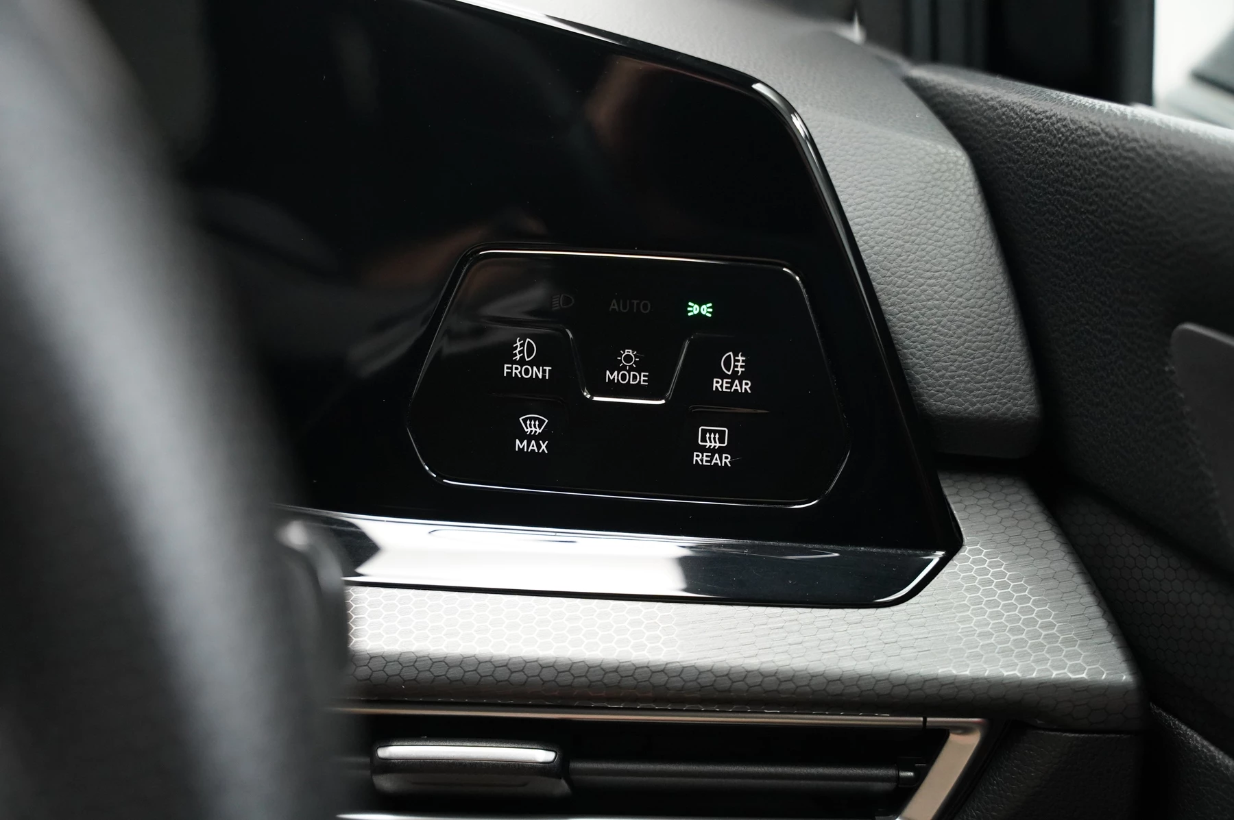 Volkswagen-Golf-image-19