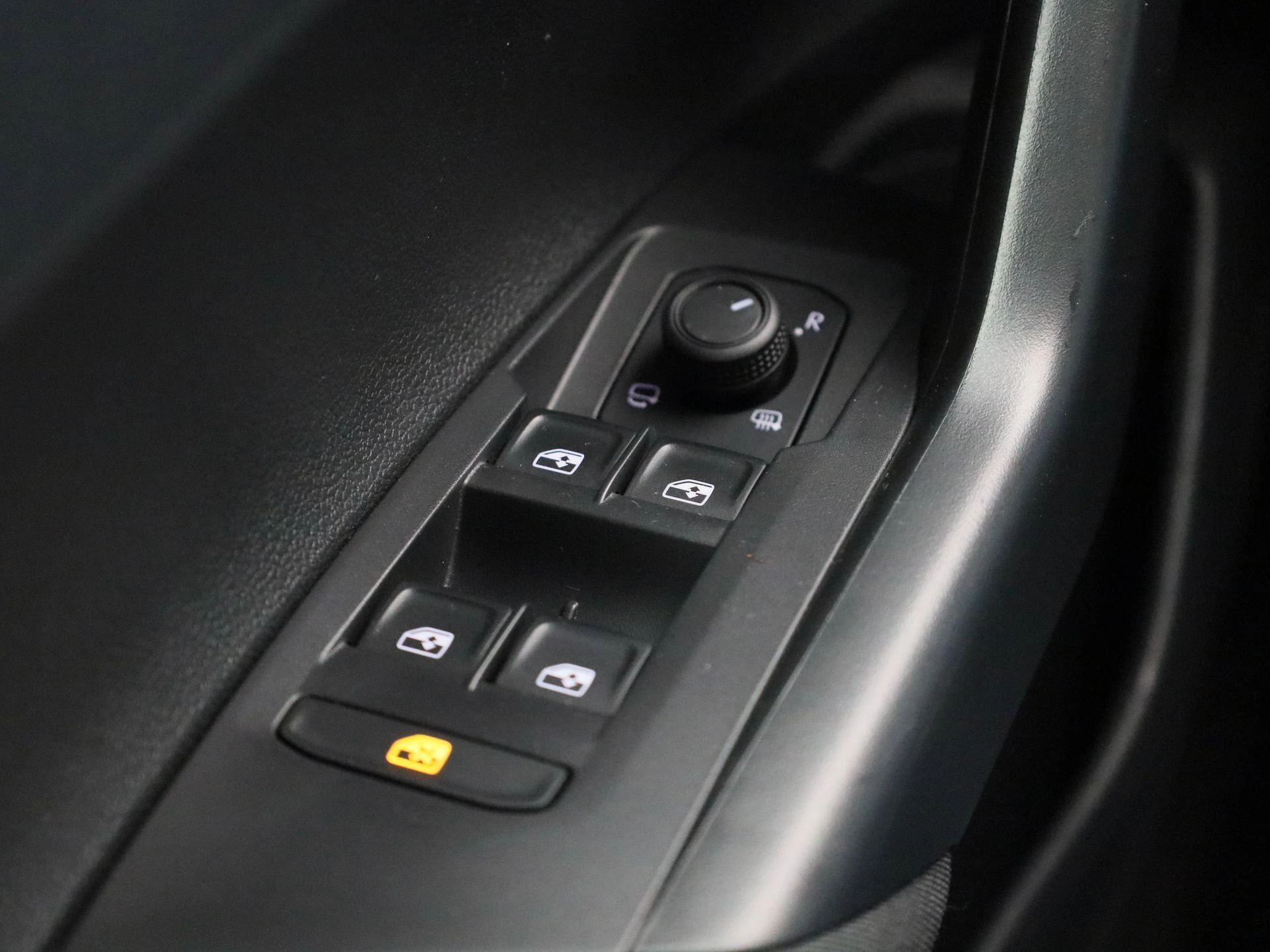 Volkswagen-Polo-image-26