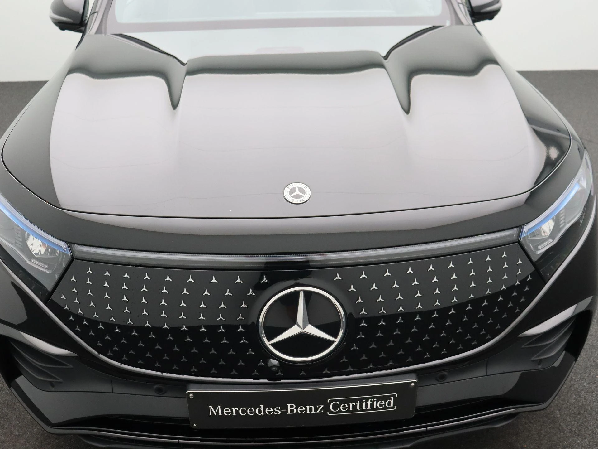 Mercedes-Benz EQB 250+ AMG Line + LEDER + PANO + BURMESTER + CARPLAY + HEAD UP +