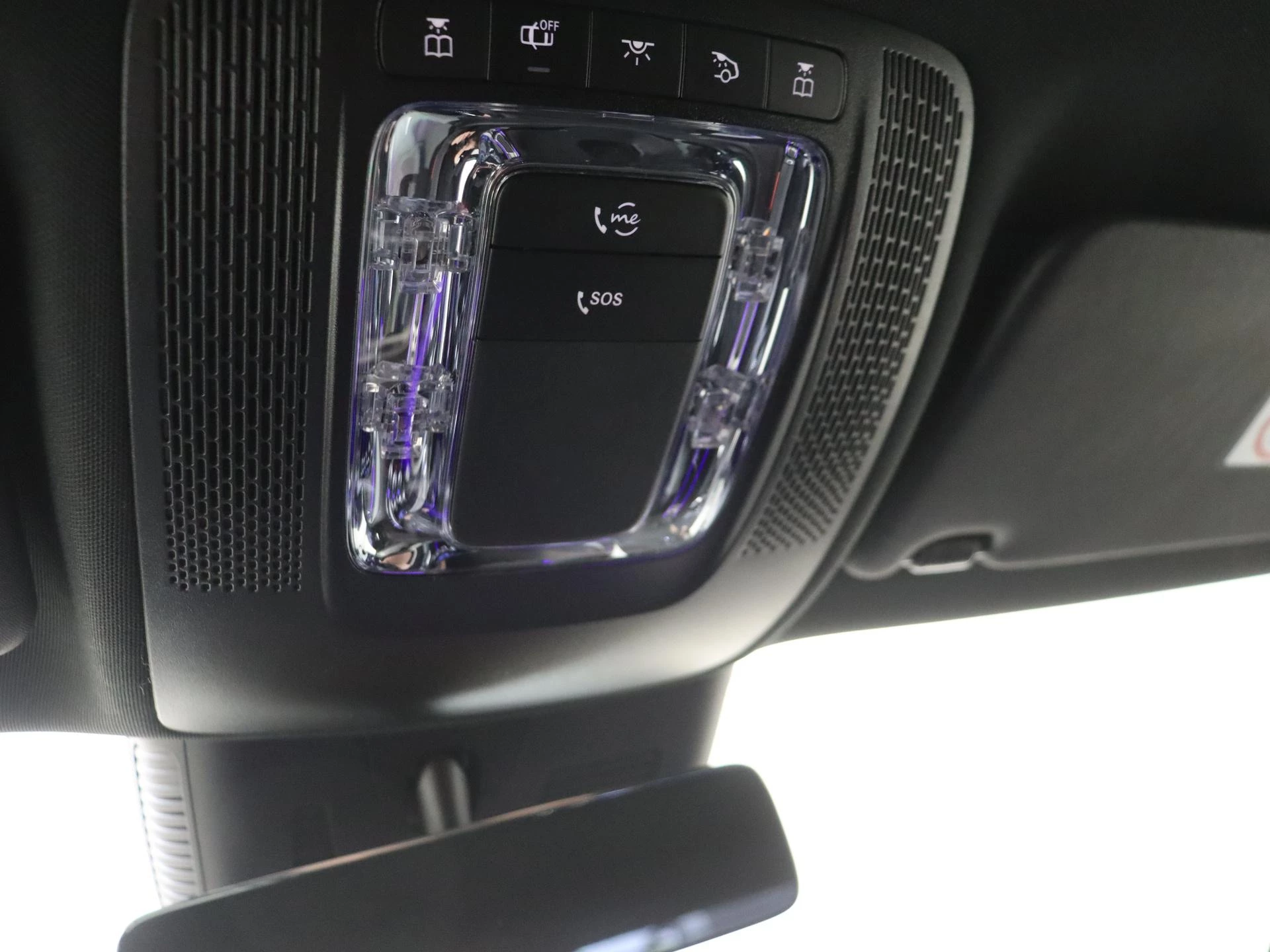 Mercedes-Benz-GLA-image-22