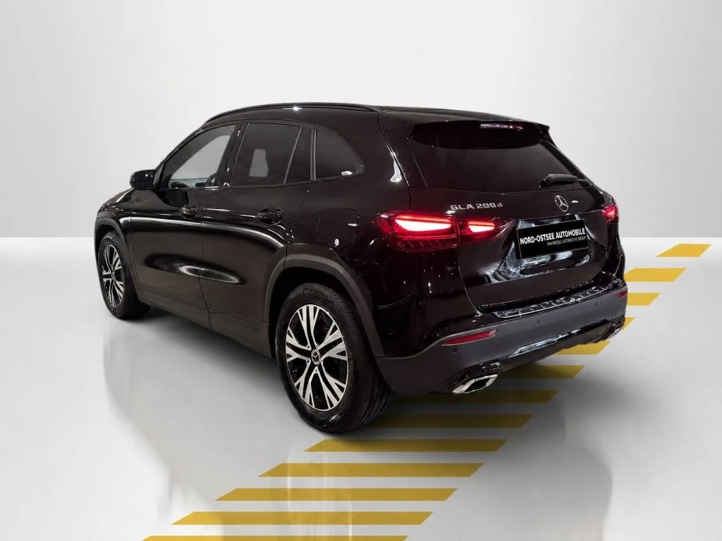 Mercedes-Benz-GLA 200 d-image-11