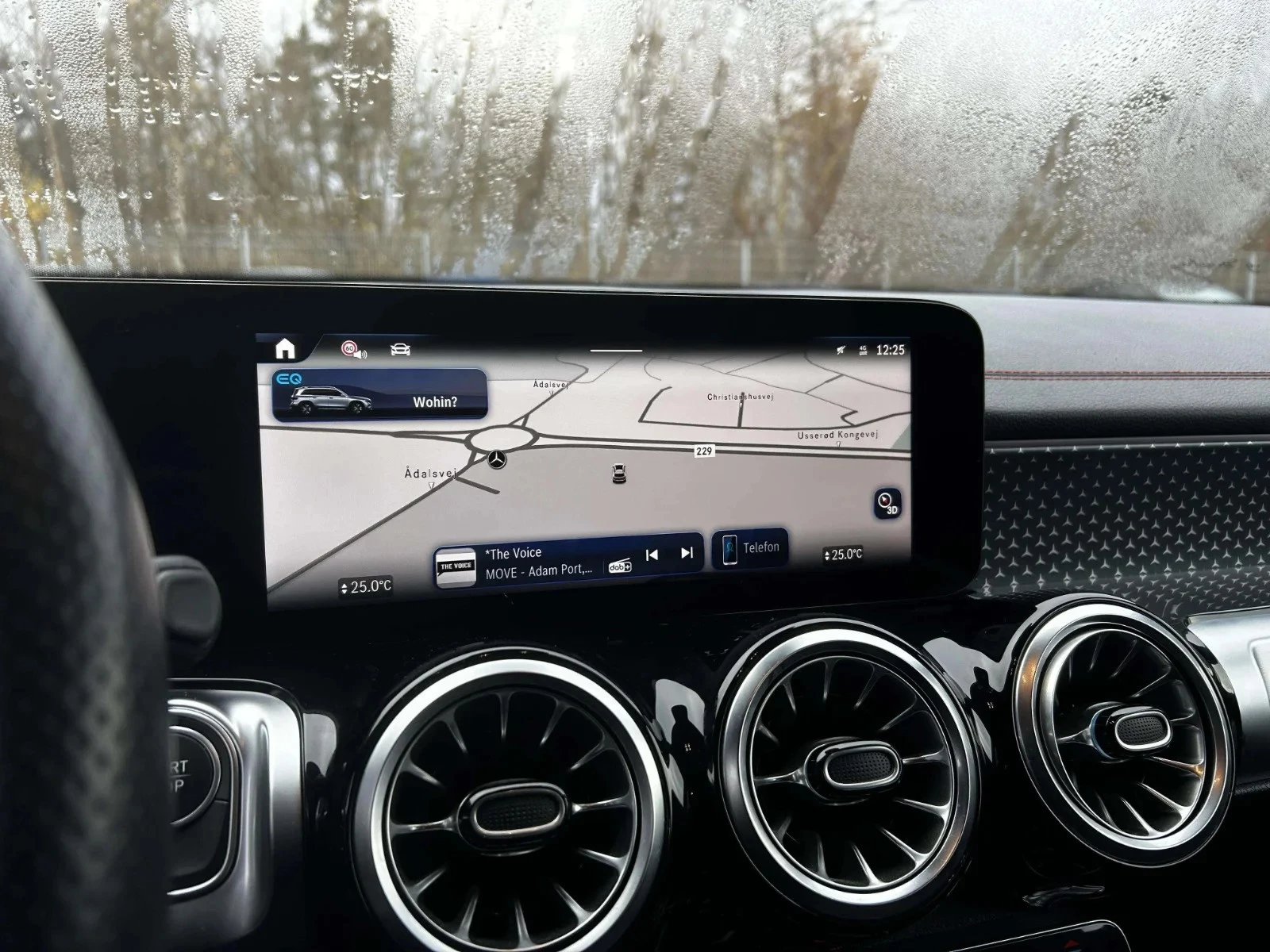 Mercedes-Benz-EQB-image-16