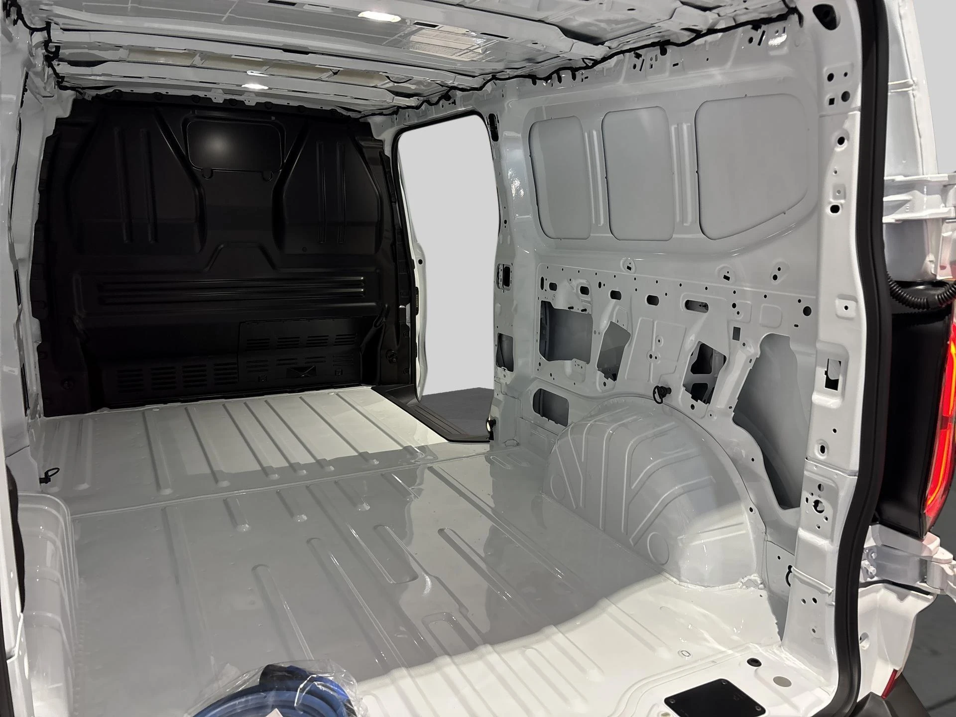 Ford-E-Transit Custom-image-19