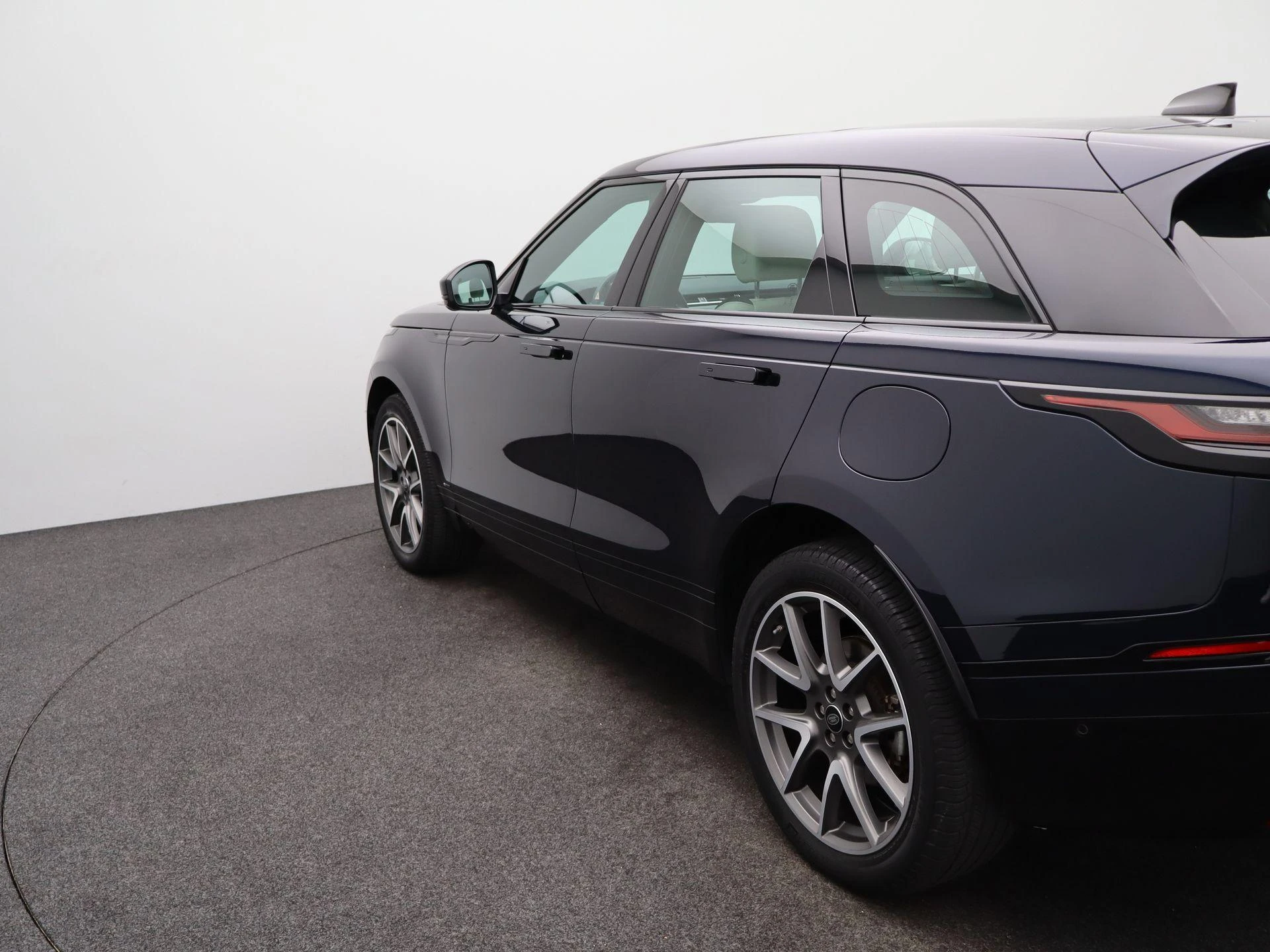 Land Rover-Range Rover Velar-image-40