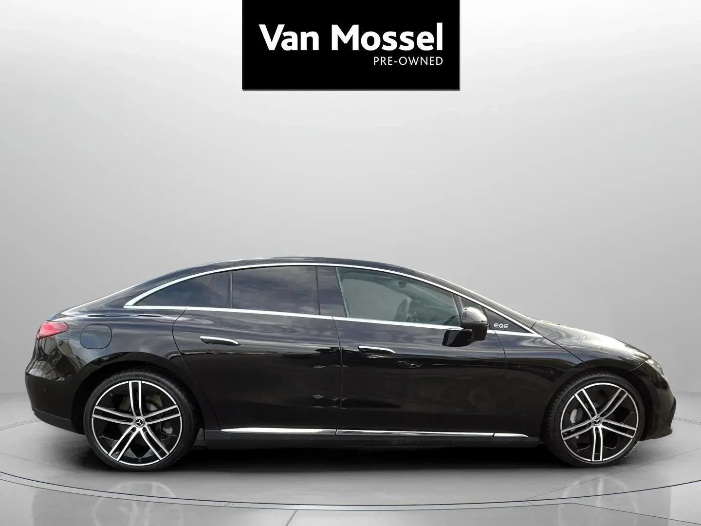 Mercedes-Benz-EQE-image-3