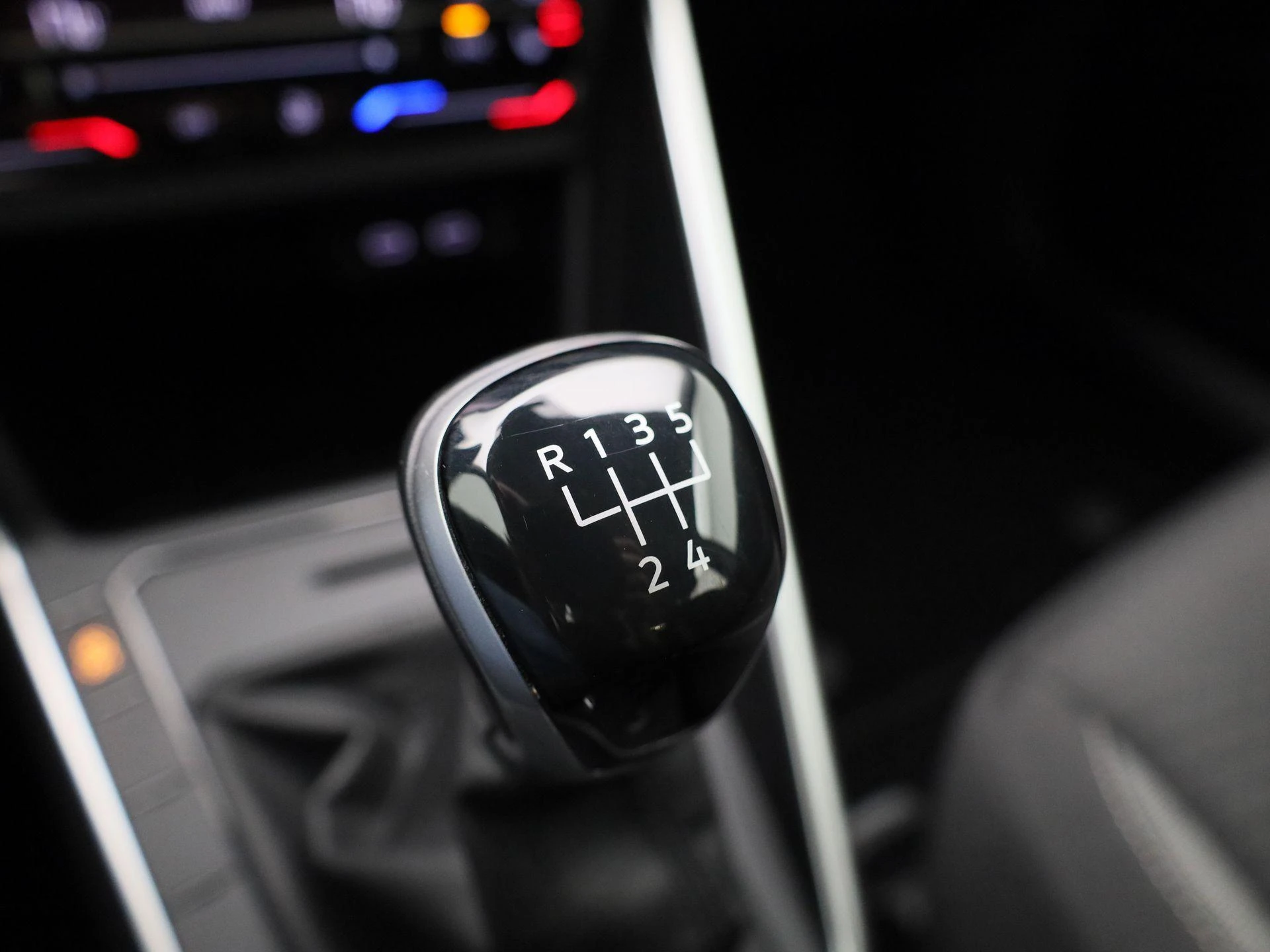 Volkswagen-Polo-image-24