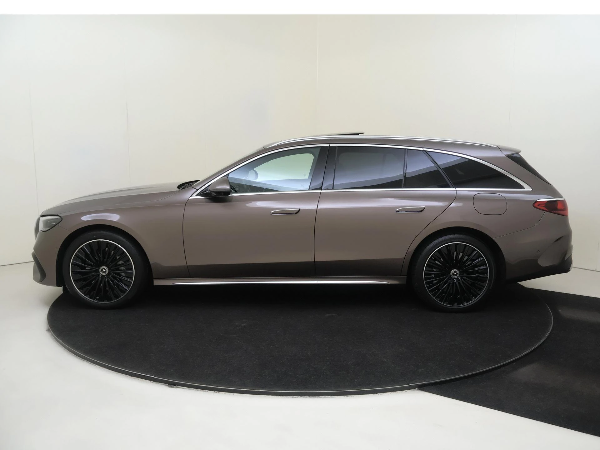 Mercedes-Benz-E-Klasse-image-7