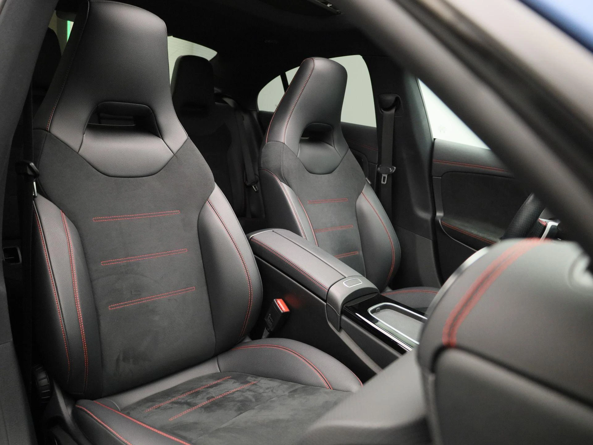 Mercedes-Benz-CLA-image-50