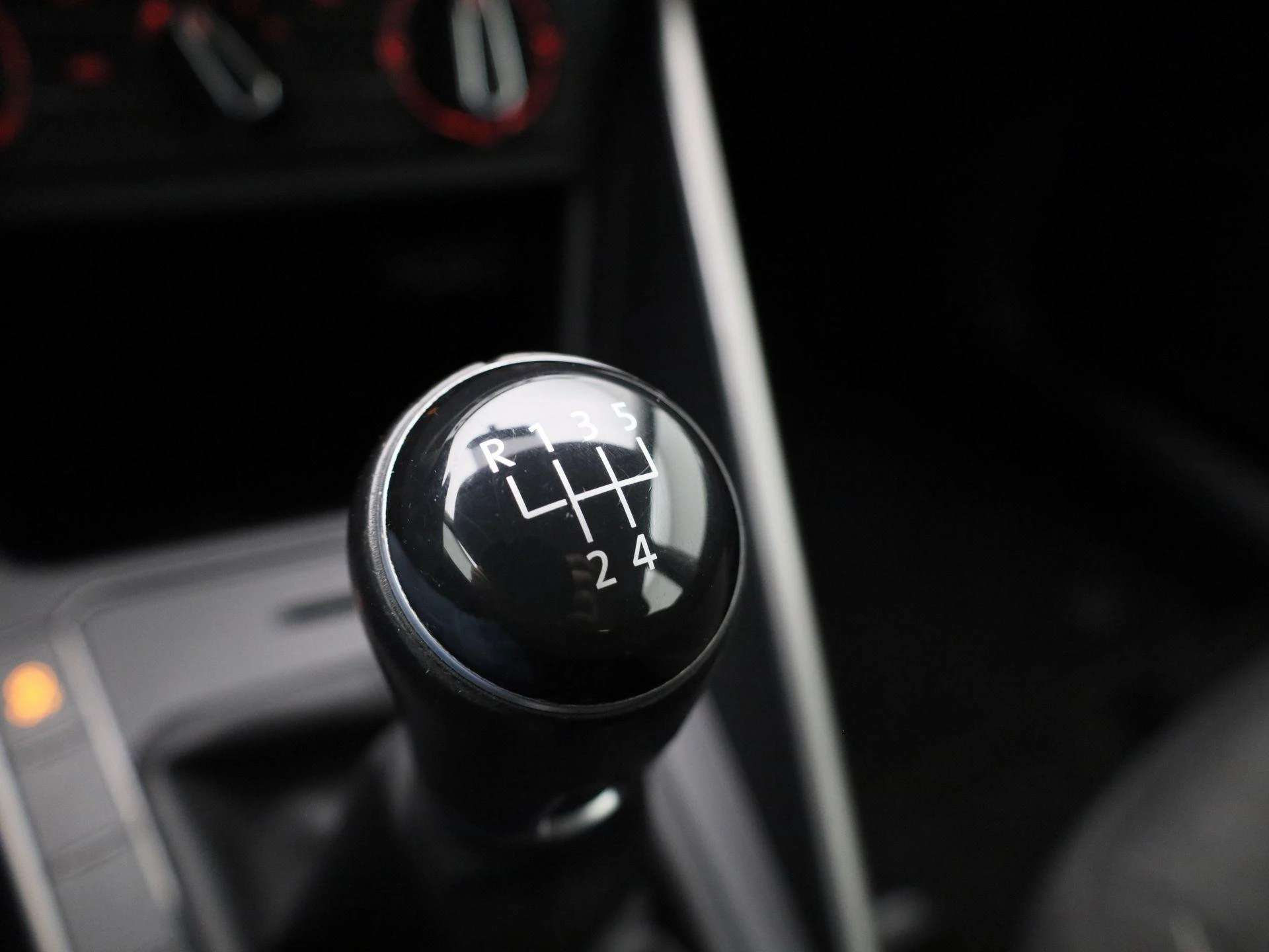 Volkswagen-Polo-image-19
