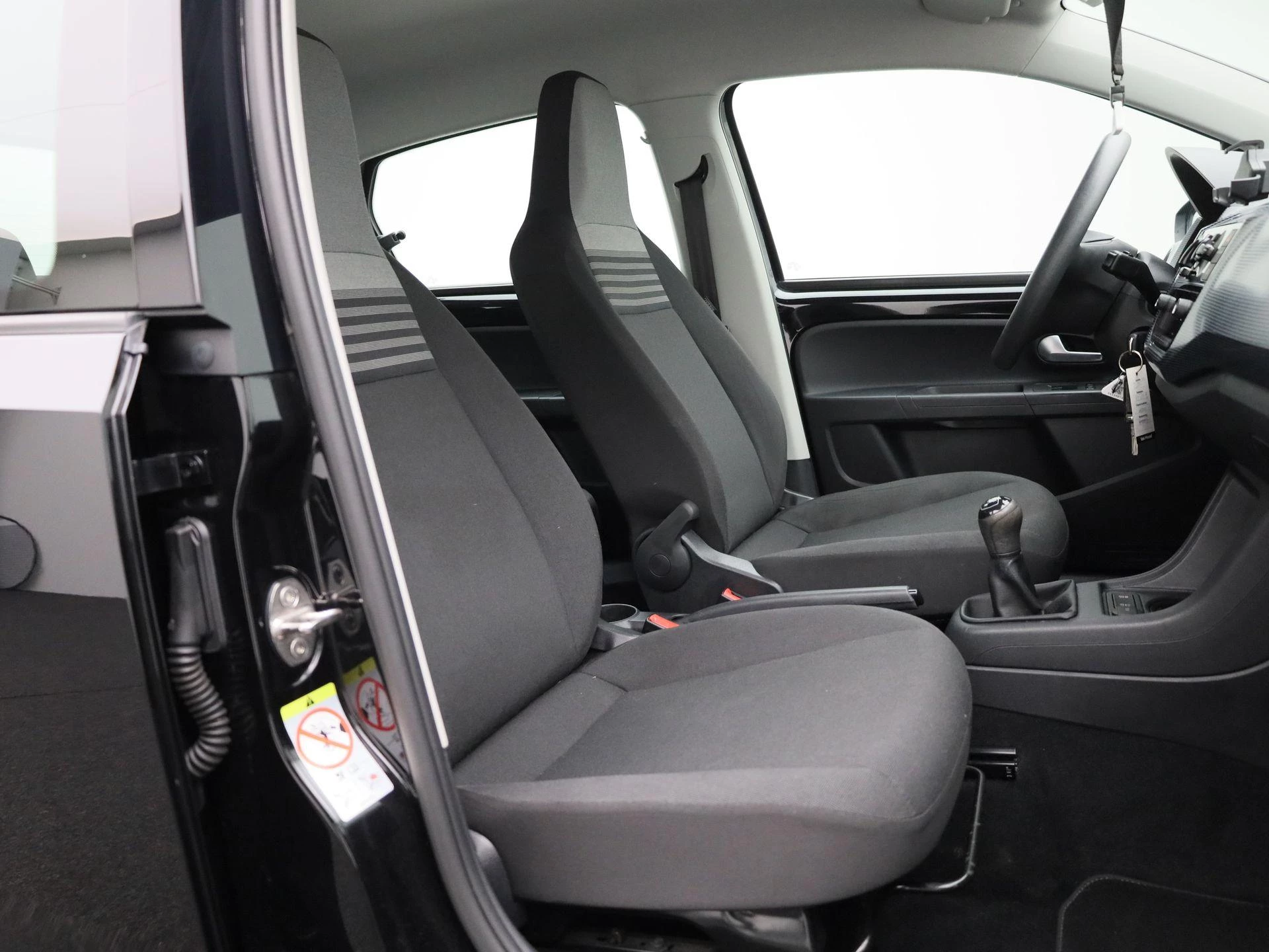 Volkswagen-up!-image-23