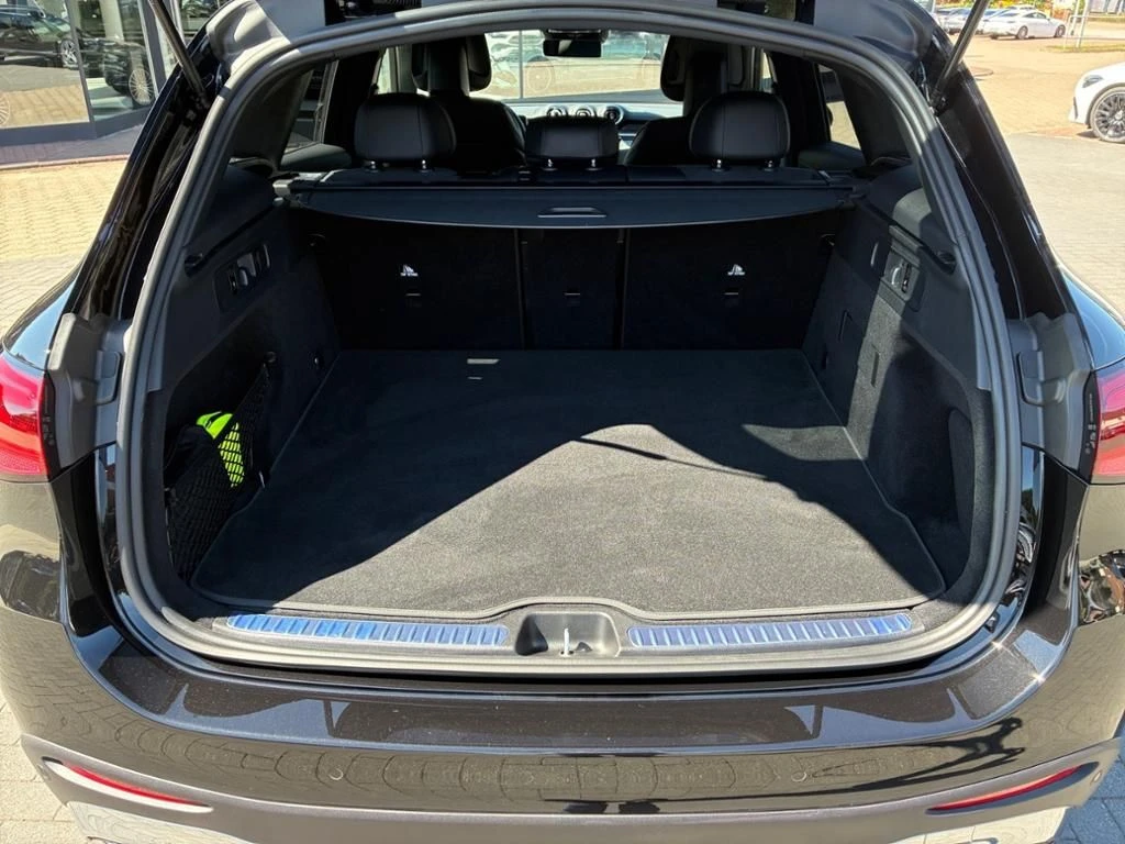 Mercedes-Benz-GLC 300 d-image-13
