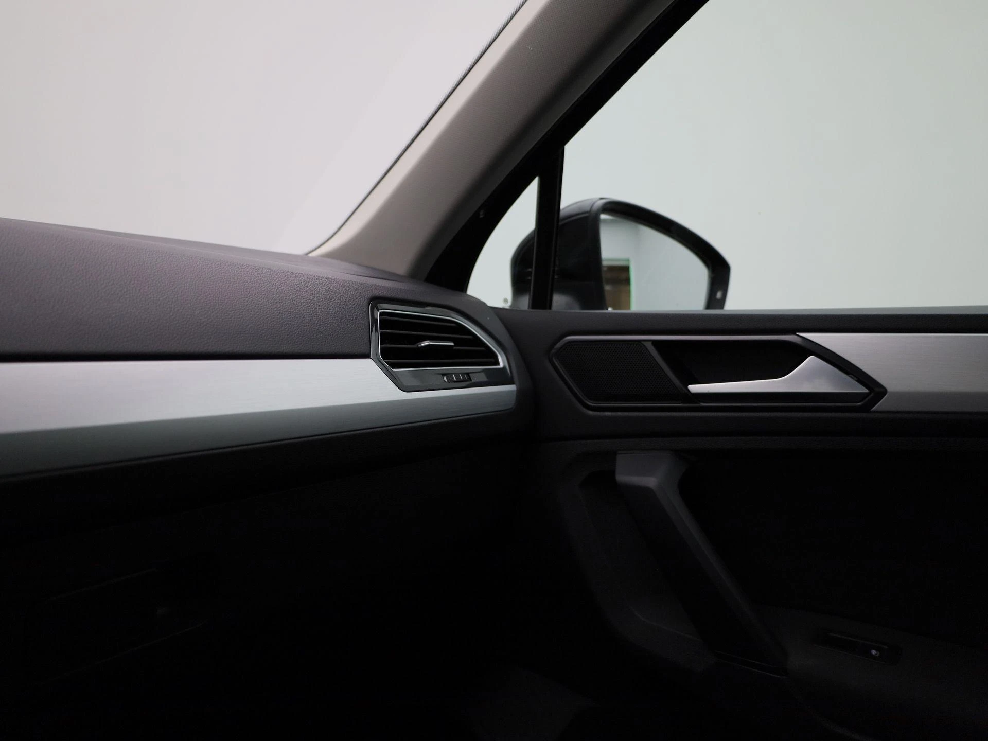 Volkswagen-Tiguan-image-28