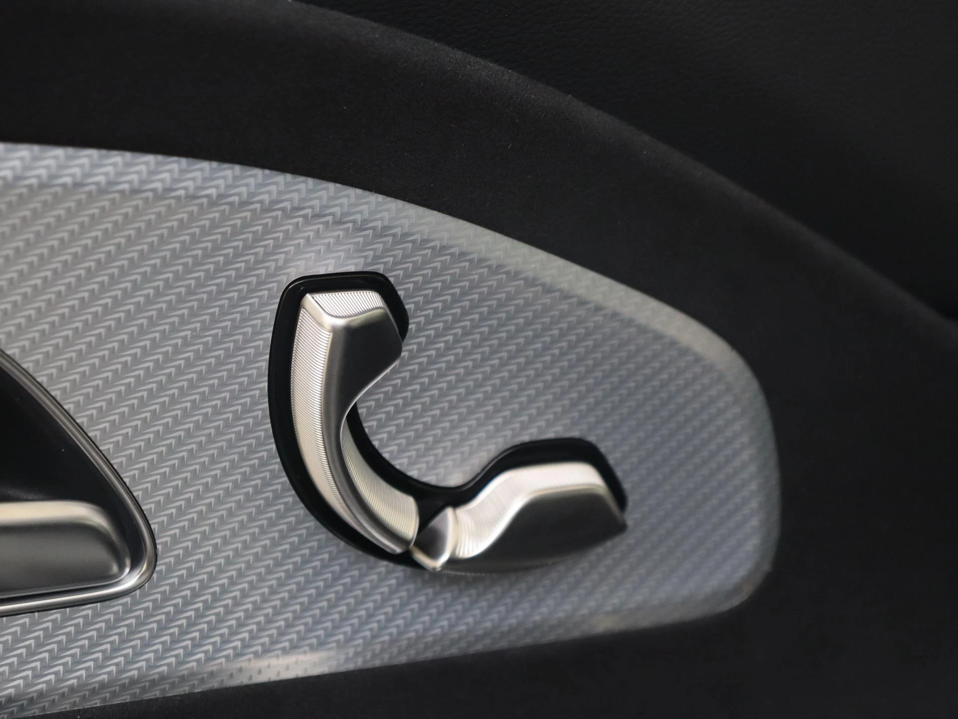 Mercedes-Benz-CLA-image-24