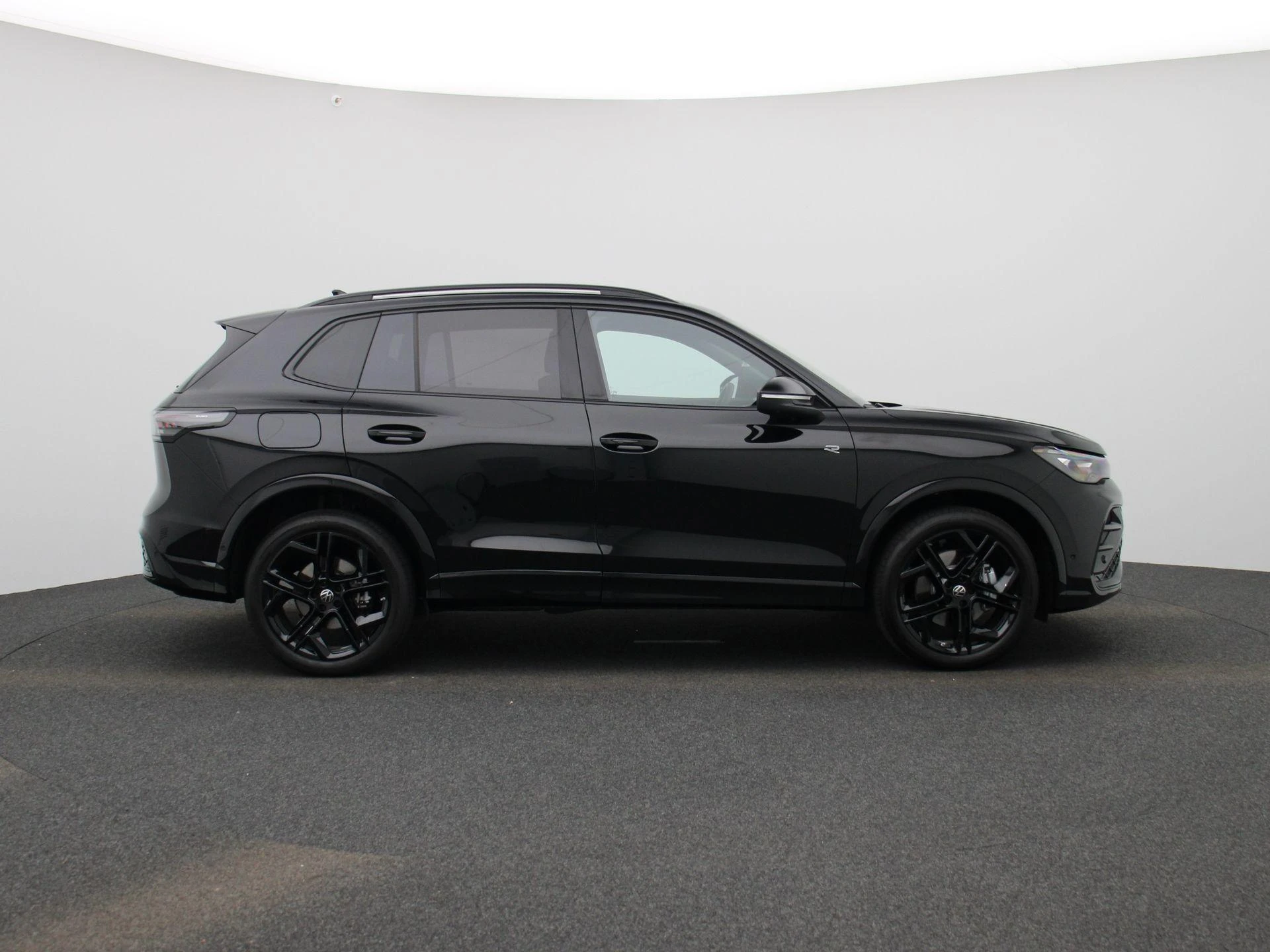 Volkswagen-Tiguan-image-5