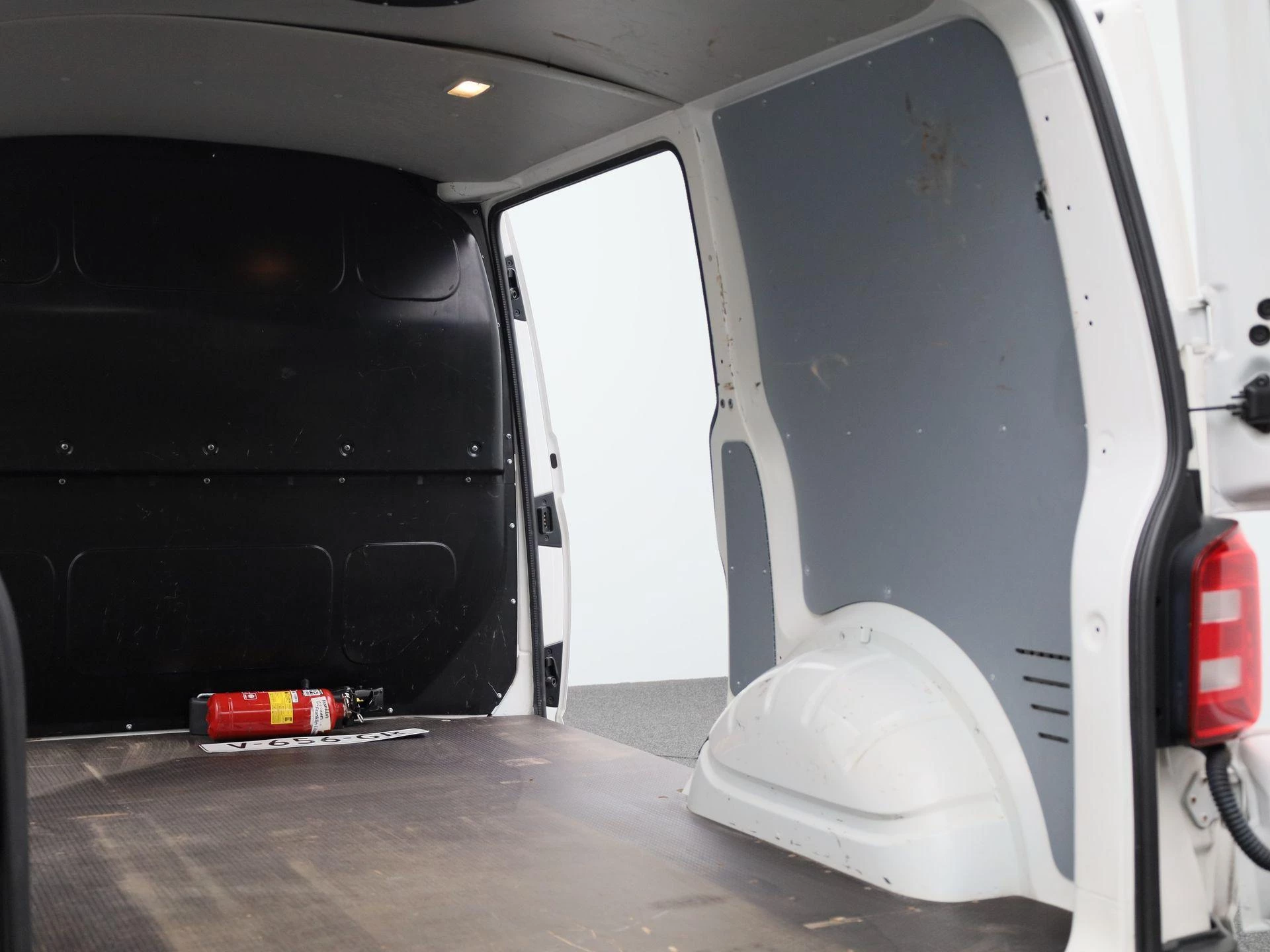 Volkswagen-Transporter-image-17