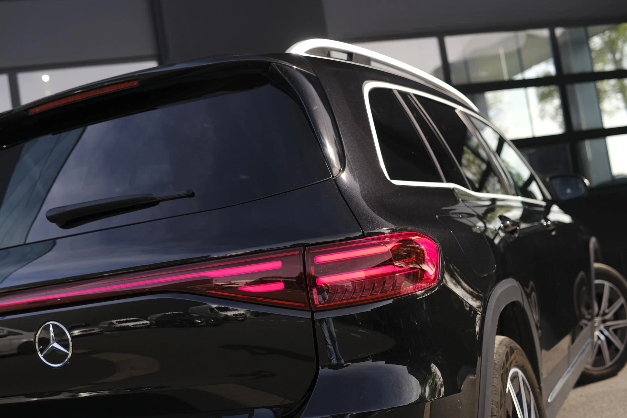 Mercedes-Benz-EQB-image-28