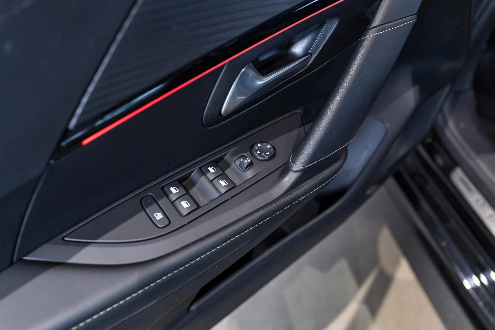 Peugeot-e-208-image-18