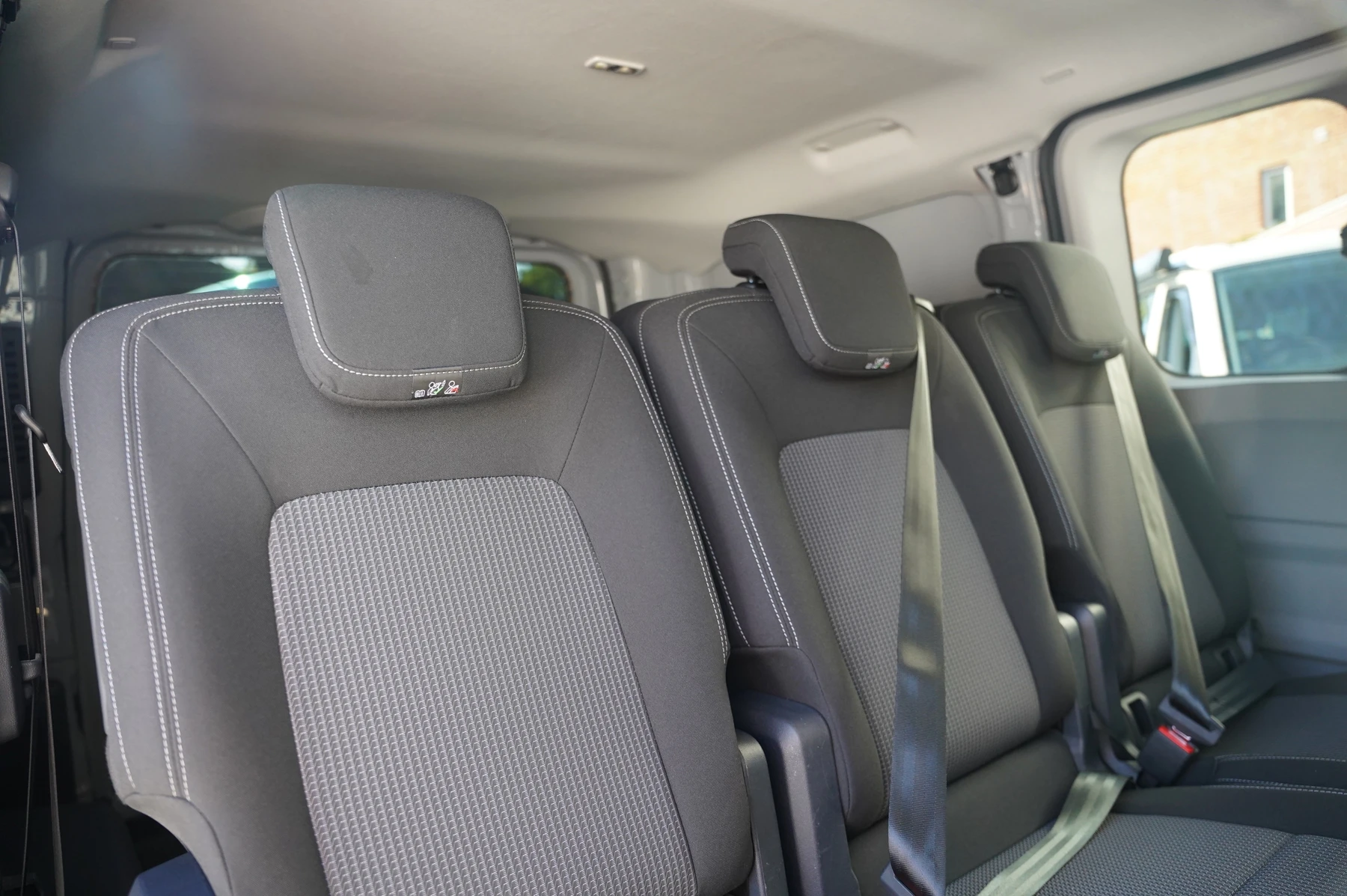 Volkswagen-Transporter-image-22