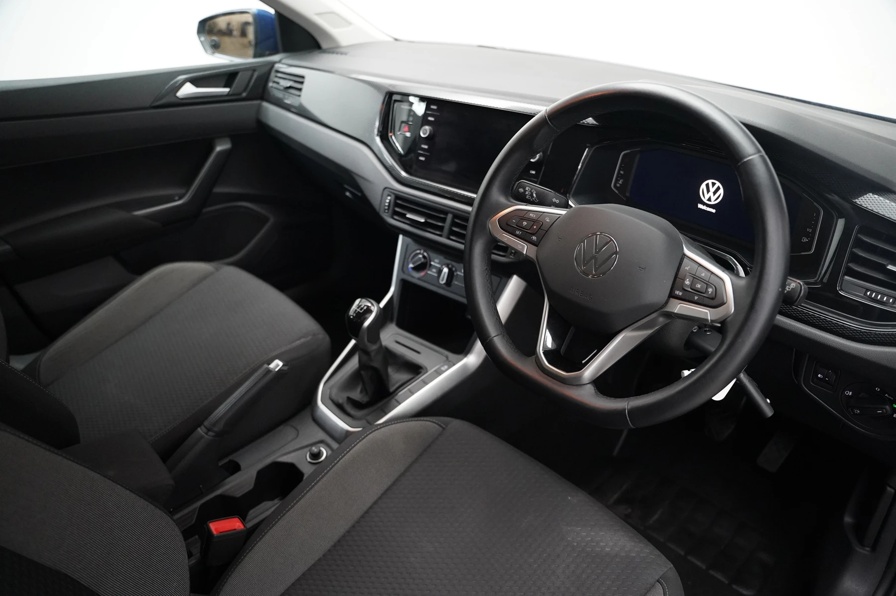 Volkswagen-Polo-image-5