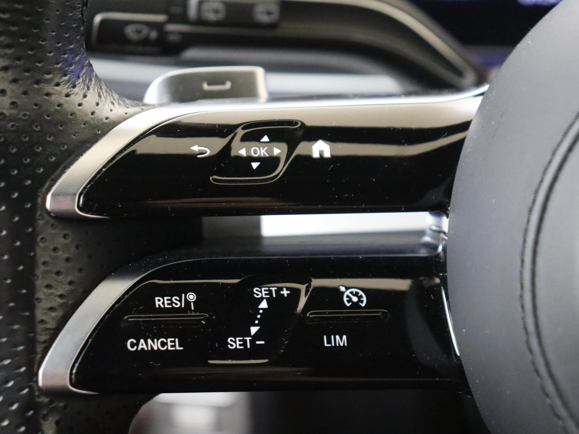 Mercedes-Benz-GLE-image-12