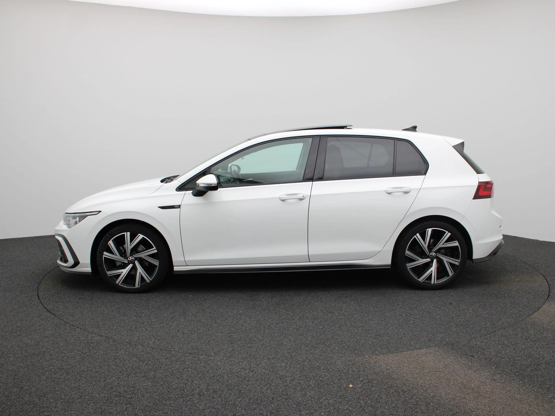Volkswagen-Golf-image-3