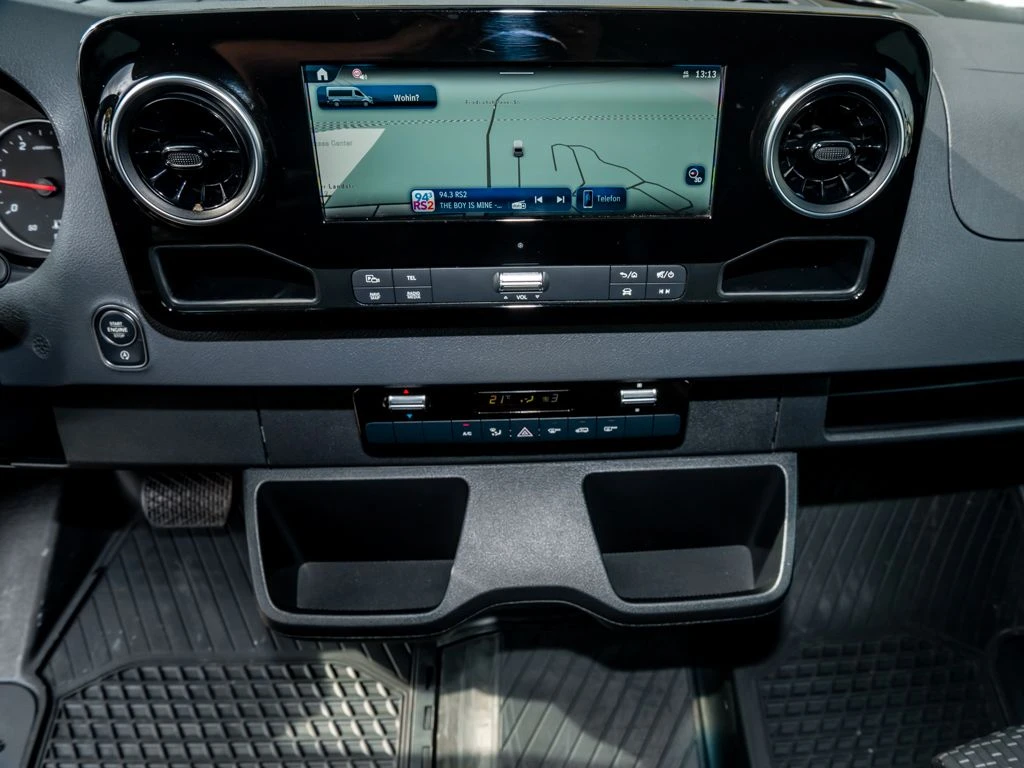 Mercedes-Benz-Sprinter 319-image-10