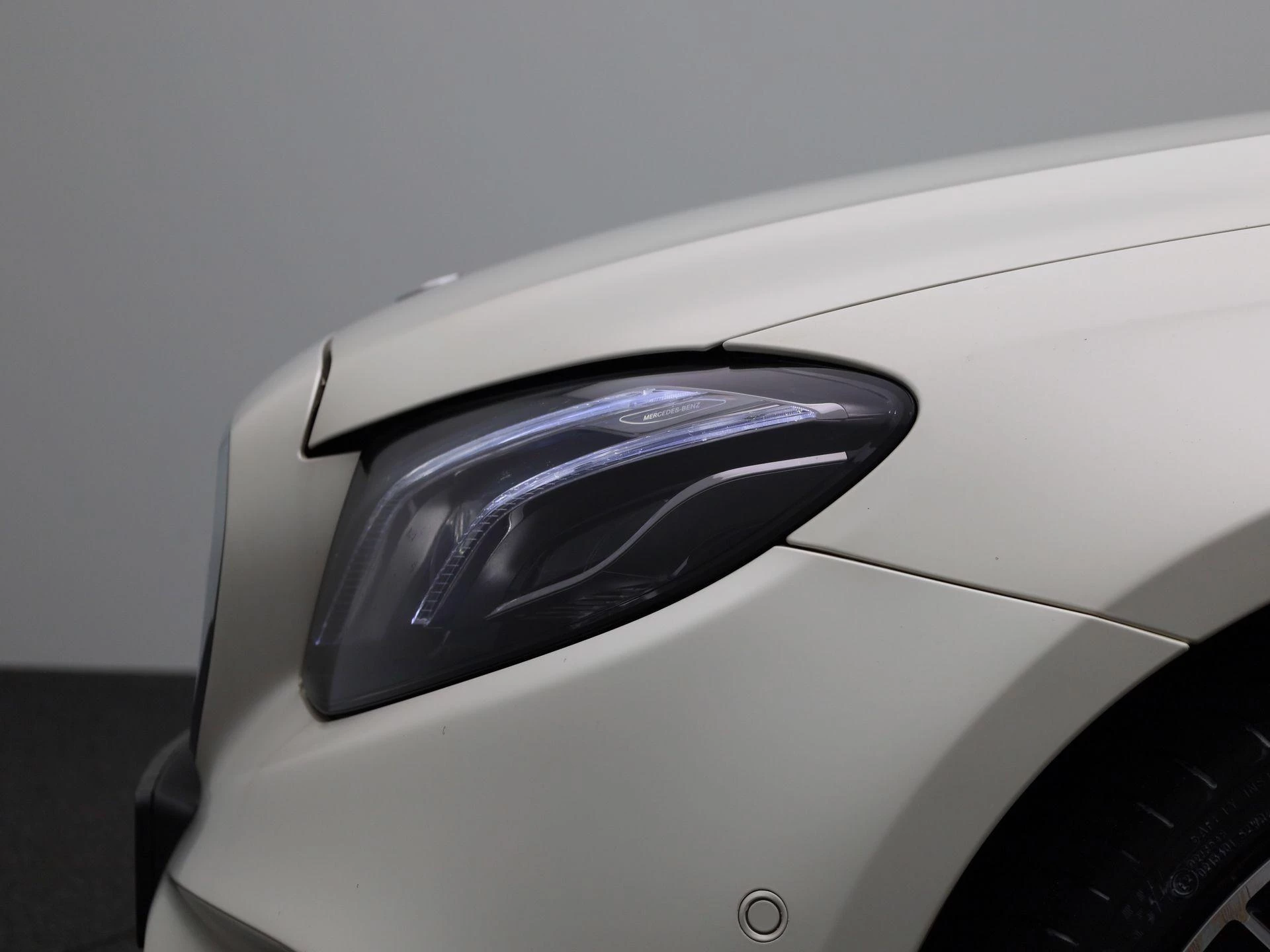 Mercedes-Benz-E-Klasse-image-14