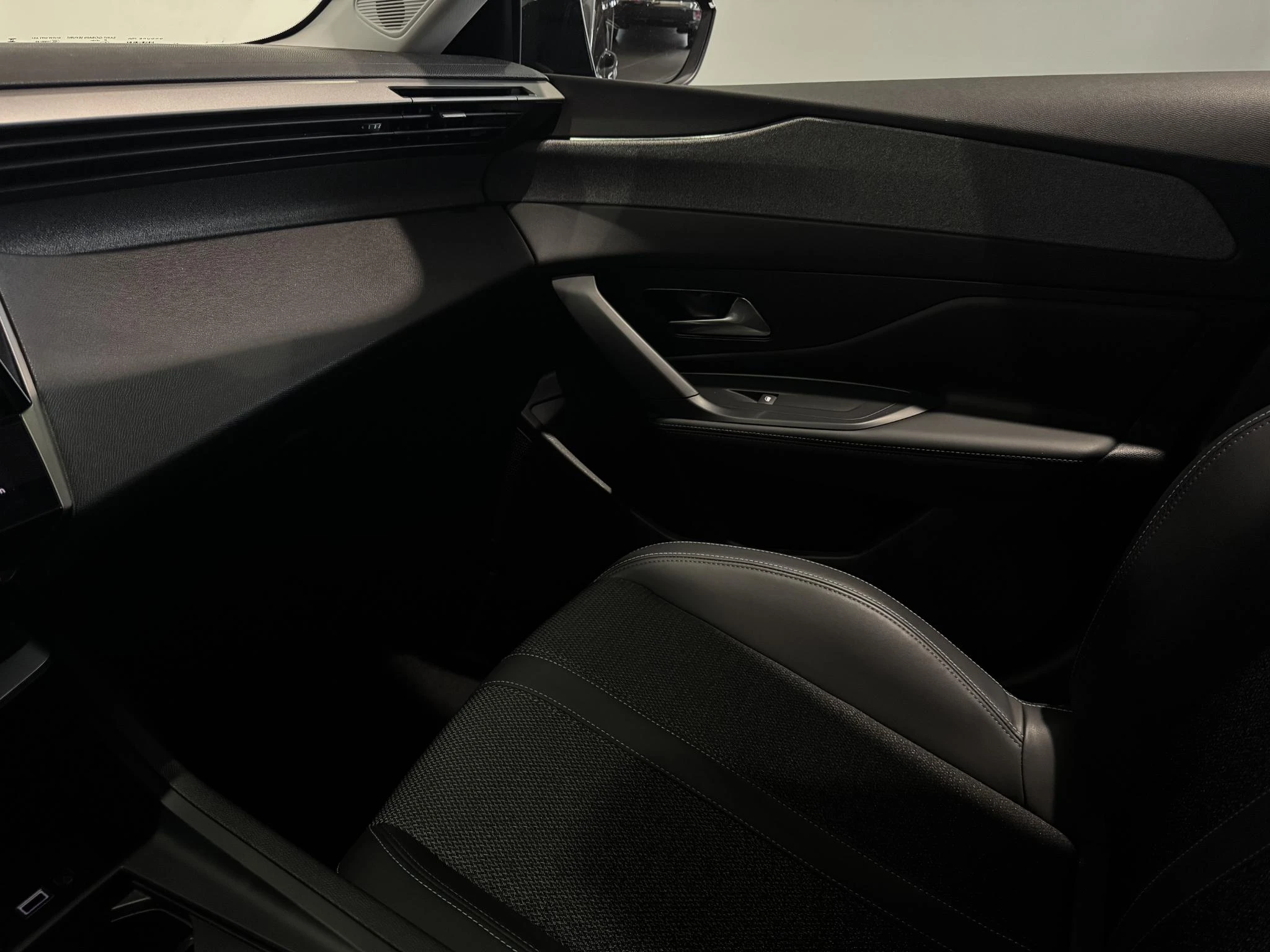 Peugeot 408 1.2 Hybrid 145 e-DCS6 Allure