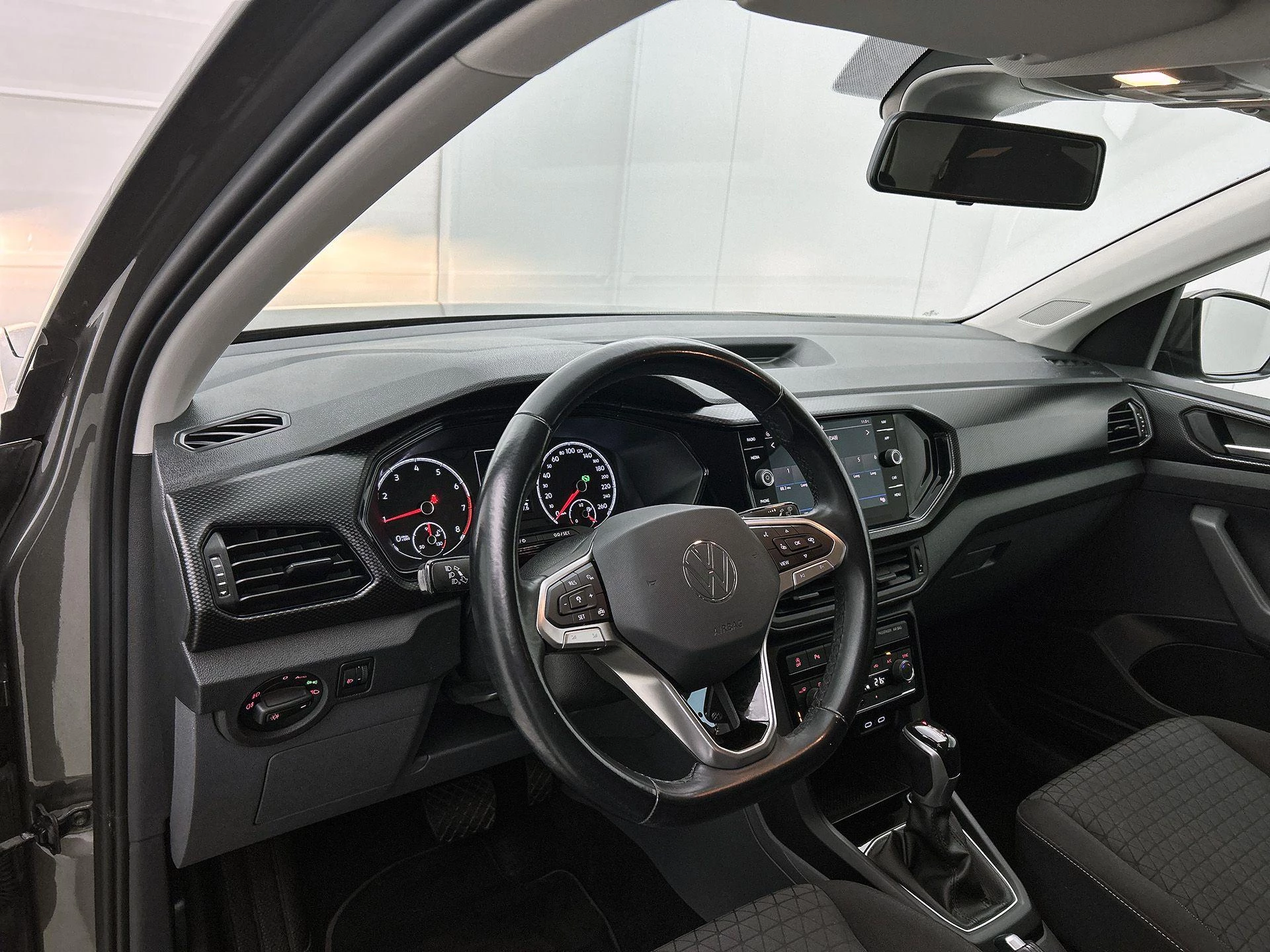 Volkswagen-T-Cross-image-17