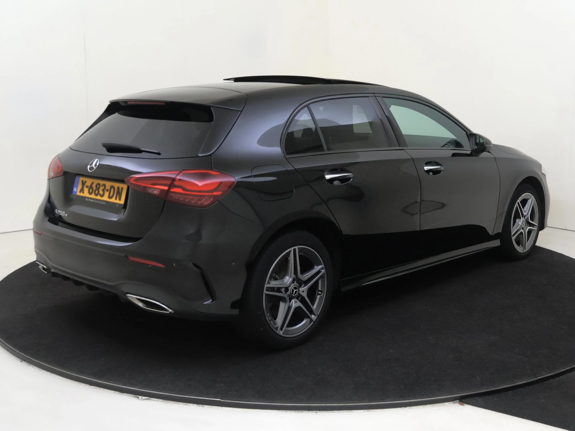 Mercedes-Benz-A-Klasse-image-1