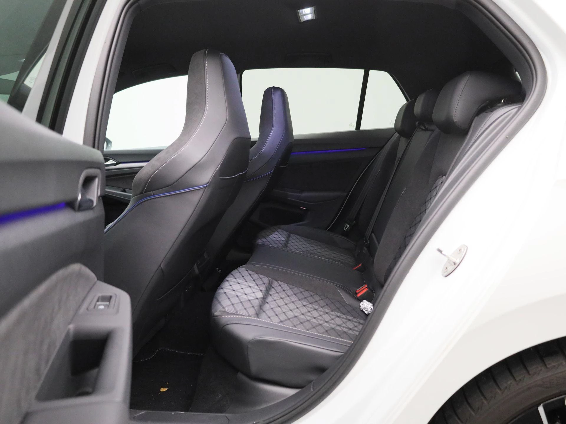 Volkswagen-Golf-image-11