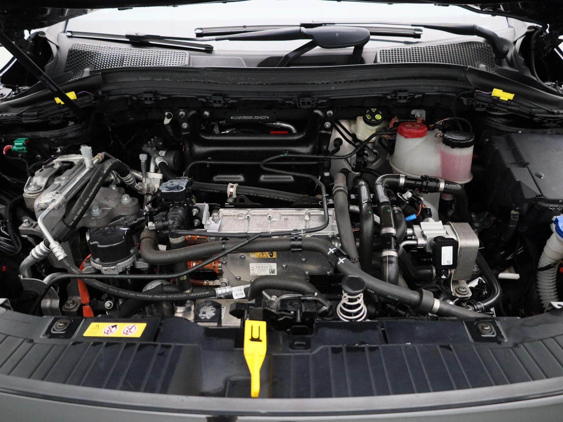 Mercedes-Benz-EQA-image-35