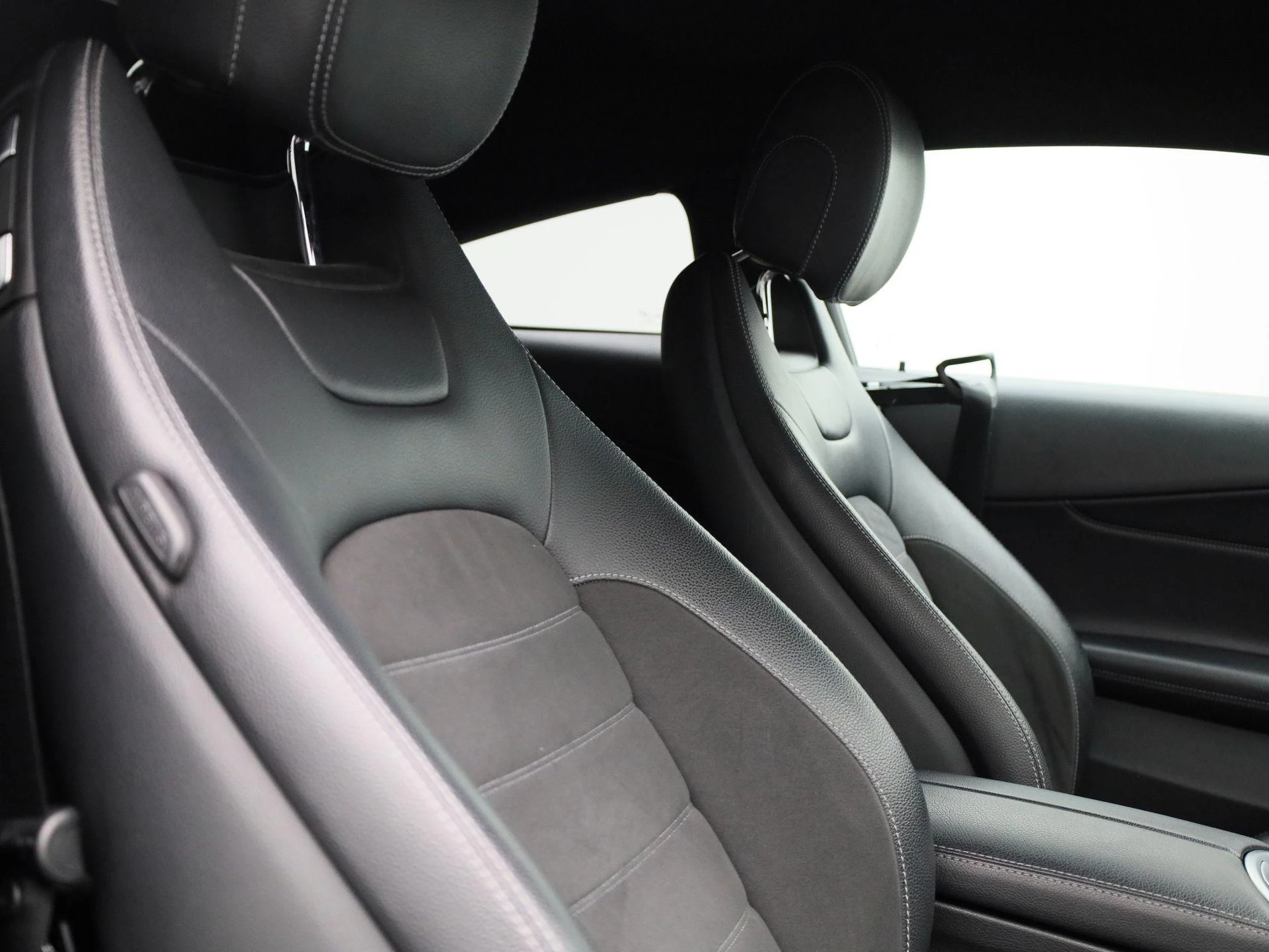 Mercedes-Benz-C-Klasse-image-38