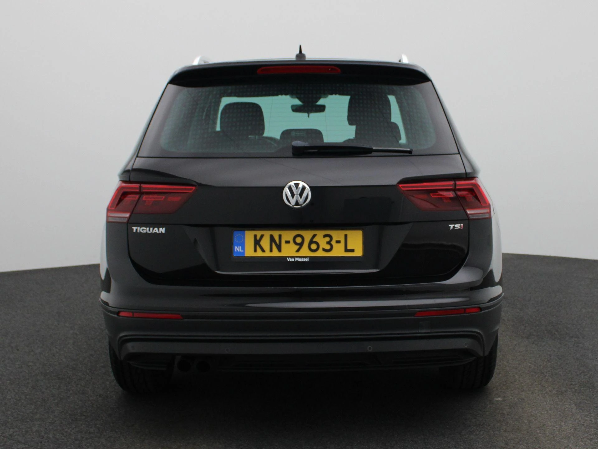 Volkswagen-Tiguan-image-4