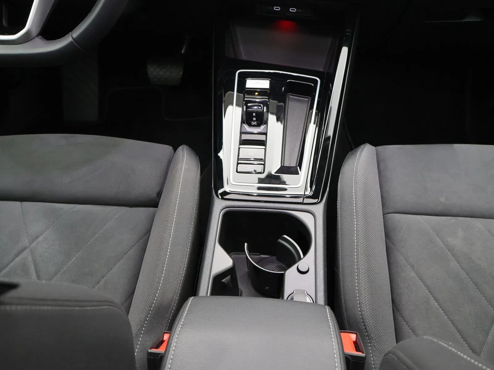 Volkswagen Golf VIII eHybrid (PHEV) Golf Style Business Premium 1.4TSI eHybrid PHEV 204PK *AUTOMAAT*PANODAK*ALCANTARA*CAMERA*PDC*ACC*NAV