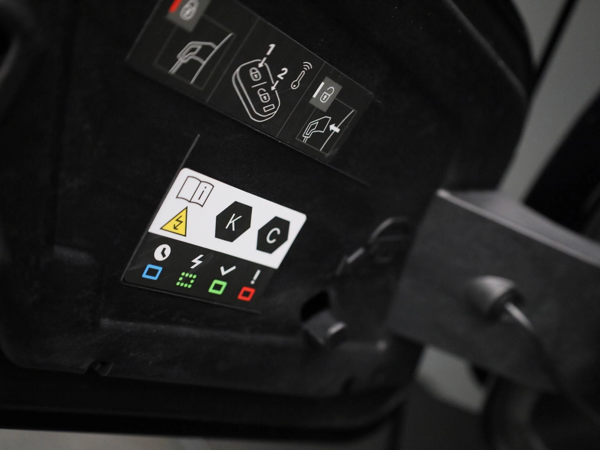 Peugeot e-2008 EV Active 50 kWh
