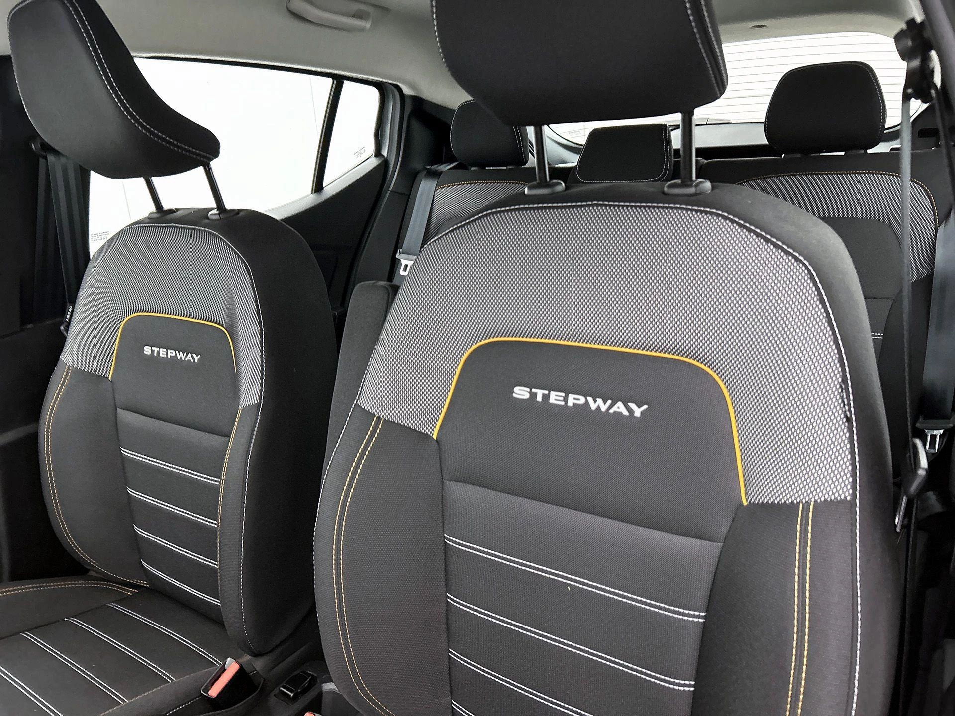 Dacia-Sandero Stepway-image-10