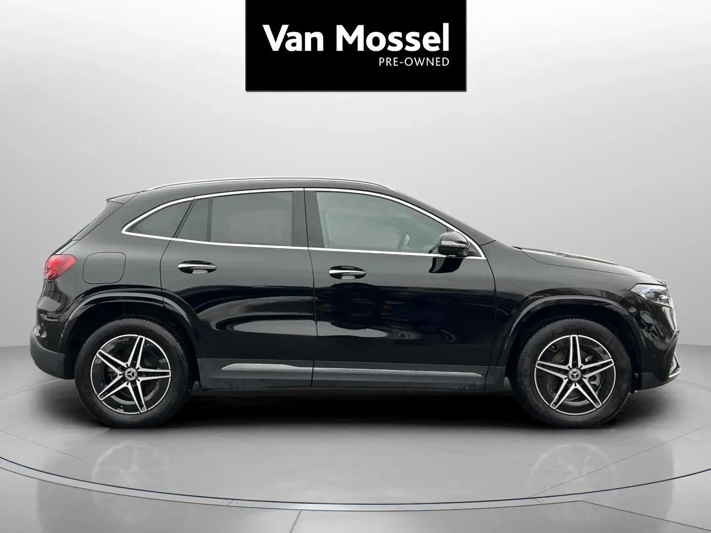 Mercedes-Benz-EQA-image-3