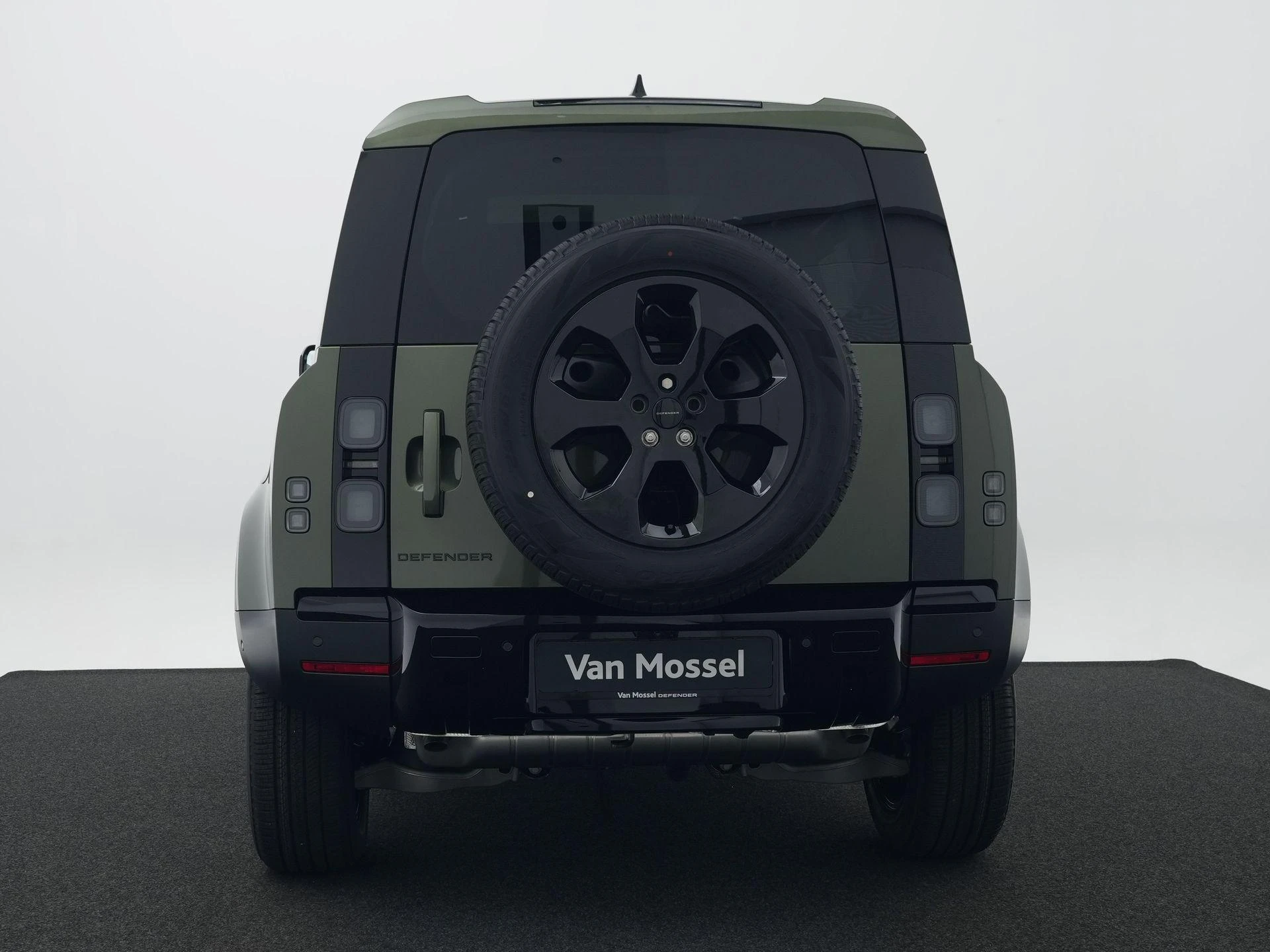 Land Rover-Defender-image-4